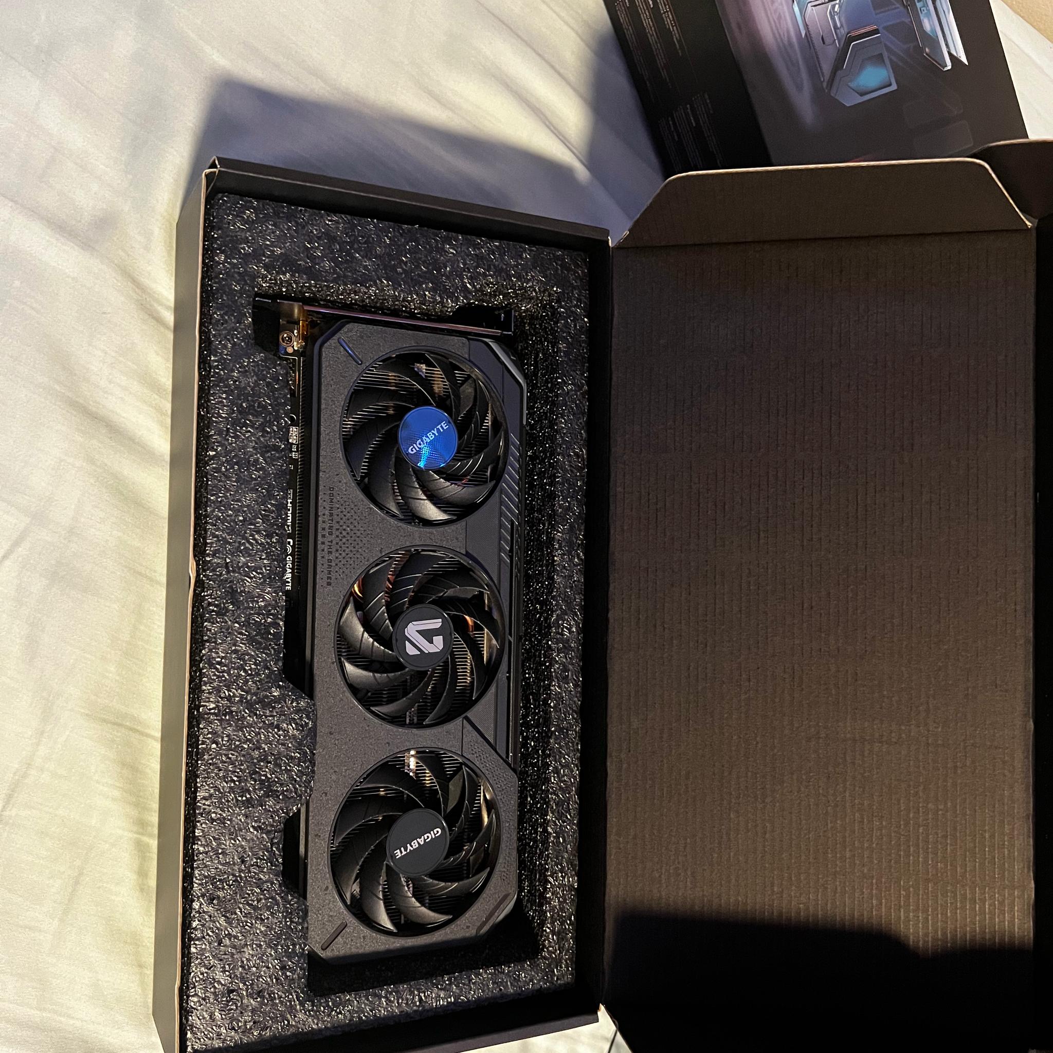 gigabyte 9060xt 8gb like new