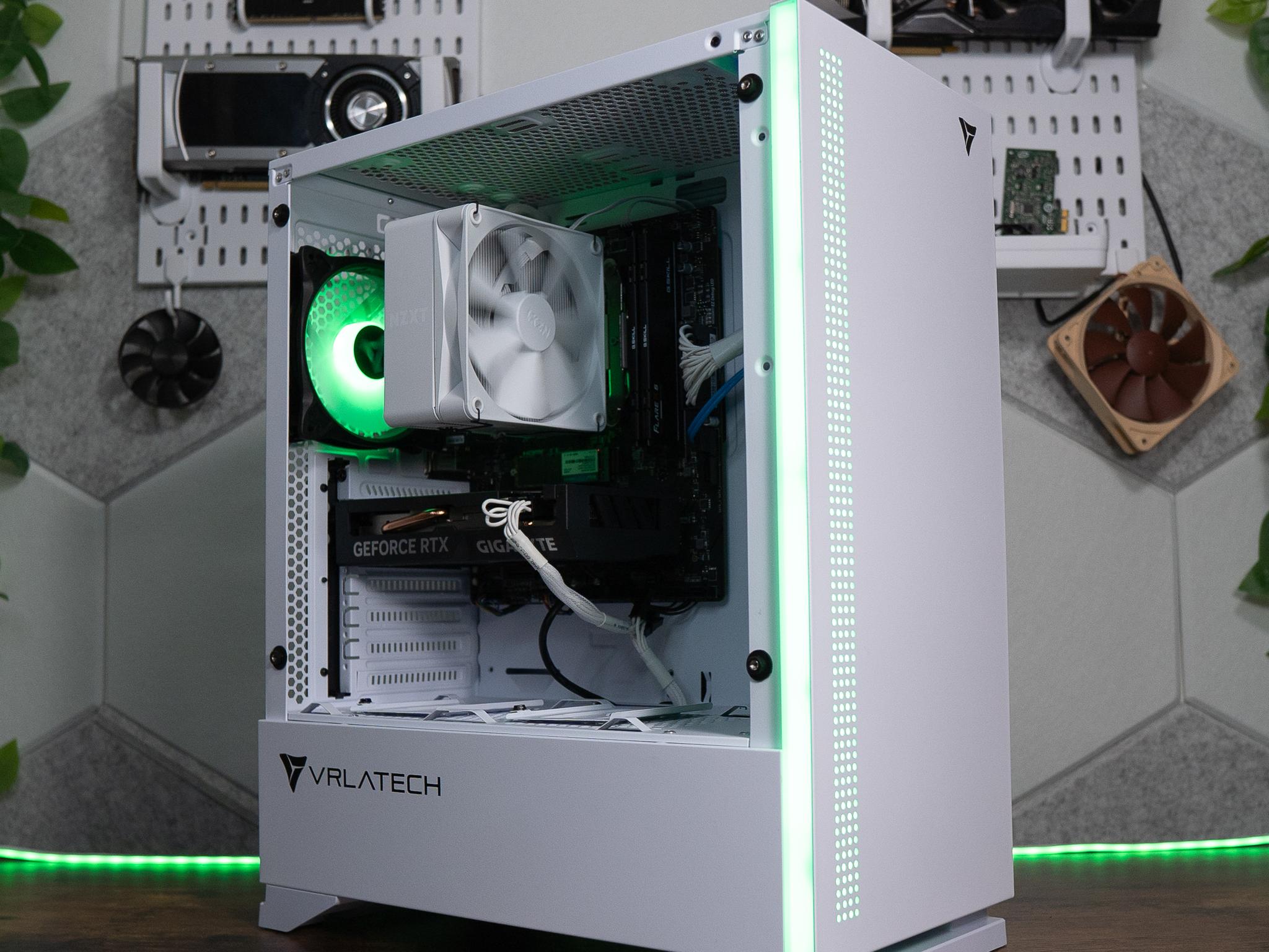 🌨🌨 | GIGABYTE RTX 4060 | RYZEN 5 8400F | 32GB DDR5 RAM | 1.5TB | Arctic Snow