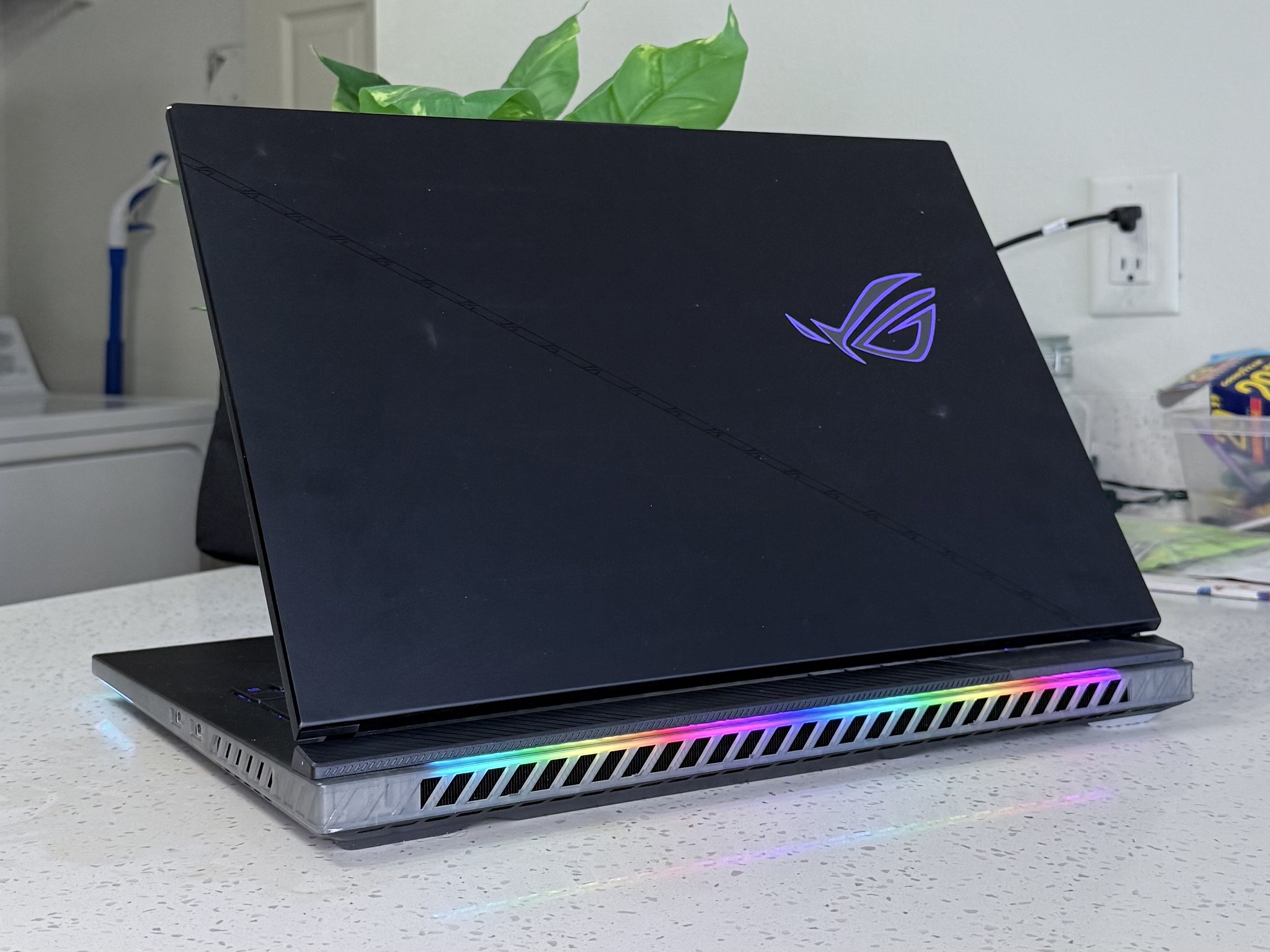 ROG Scar 18 i9 13980HX RTX 4090 1 TB NVME SSD (Raid0) Great condition