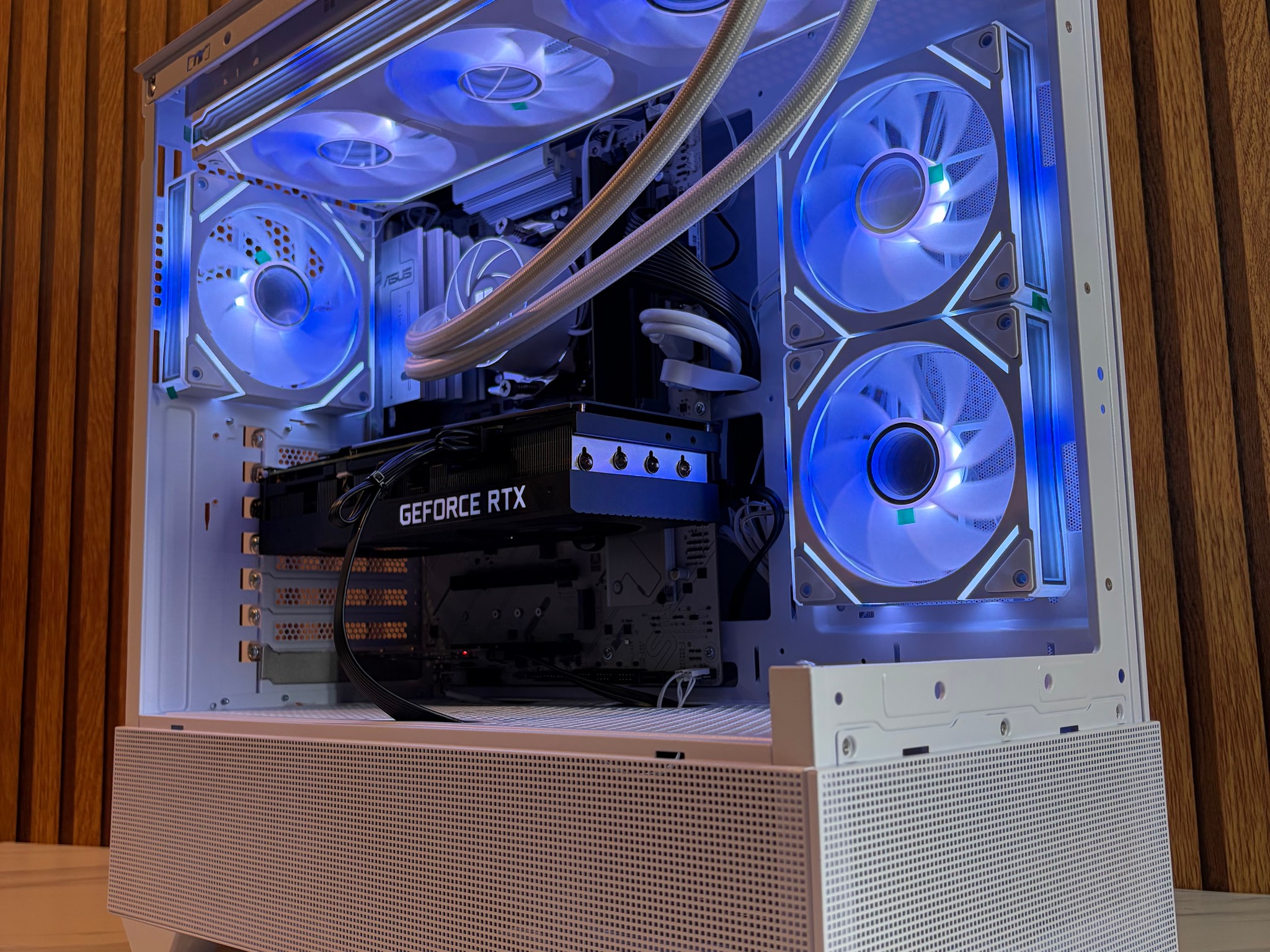 RTX 3080 | RYZEN 5 8400F | 16GB DDR5 | 1TB SSD | 360MM AIO