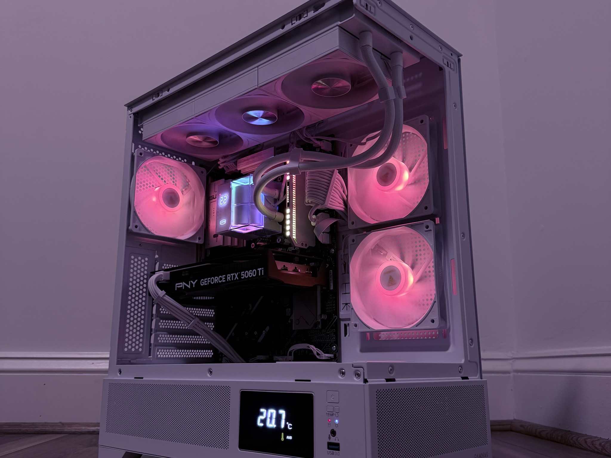 ❄️"Artic Halo"❄️| 1080/1440p Gaming | 5060 Ți | Ryzen 7 8700F | 32GB Ram | 1tb WD Blue SSD | WiFi