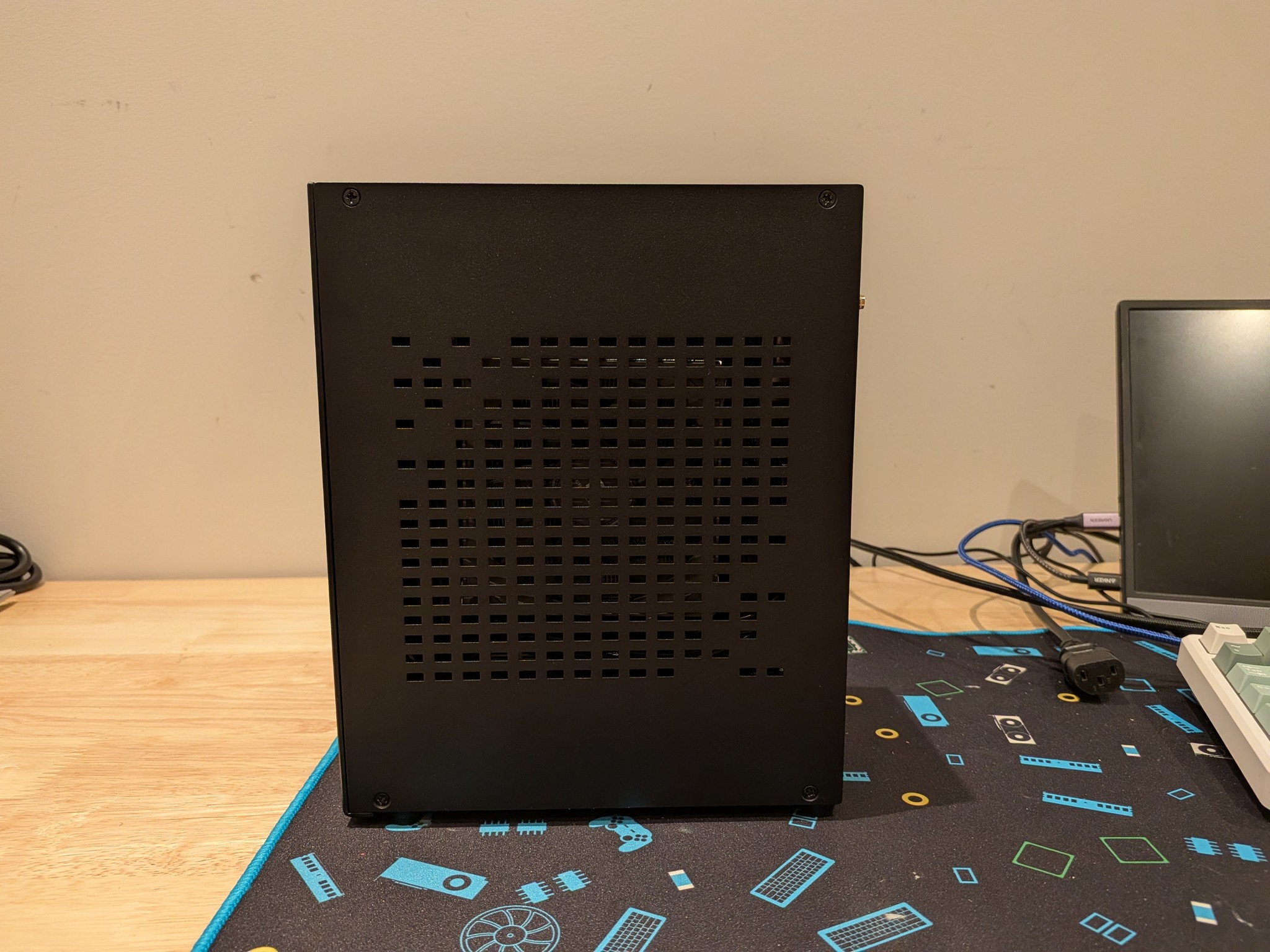 1080p Expeditioner - RTX 5060, Ryzen 5 5600X, 32 GB DDR4 RAM, 1 TB Gen 4 NVME