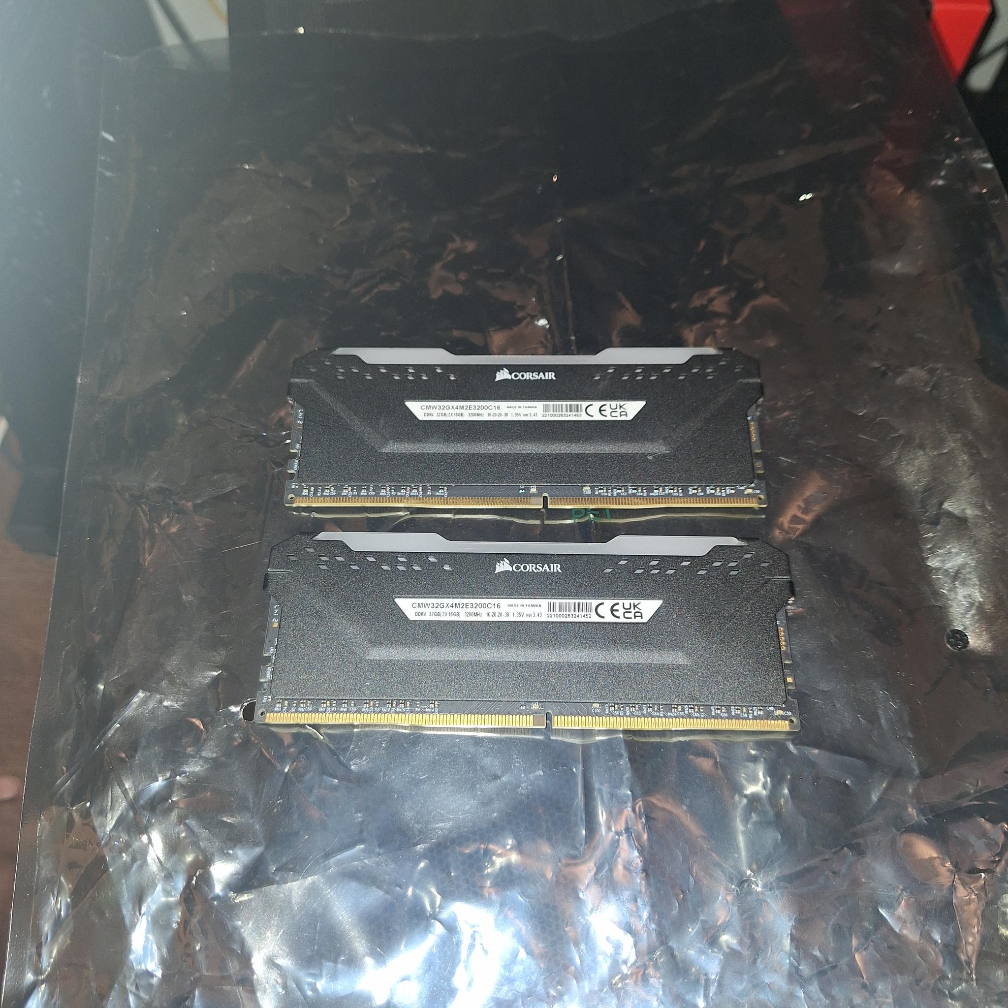 Corsair Vengeance RGB Pro 32GB DDR4-3200 (2x16GB)
