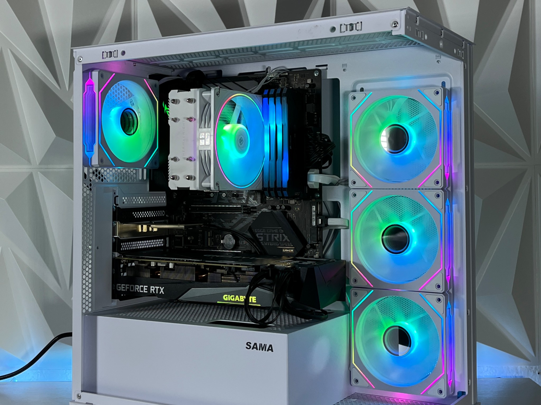 RTX 3070 OC, Ryzen 7 3700X, 32GB RAM | White RGB Gaming Computer