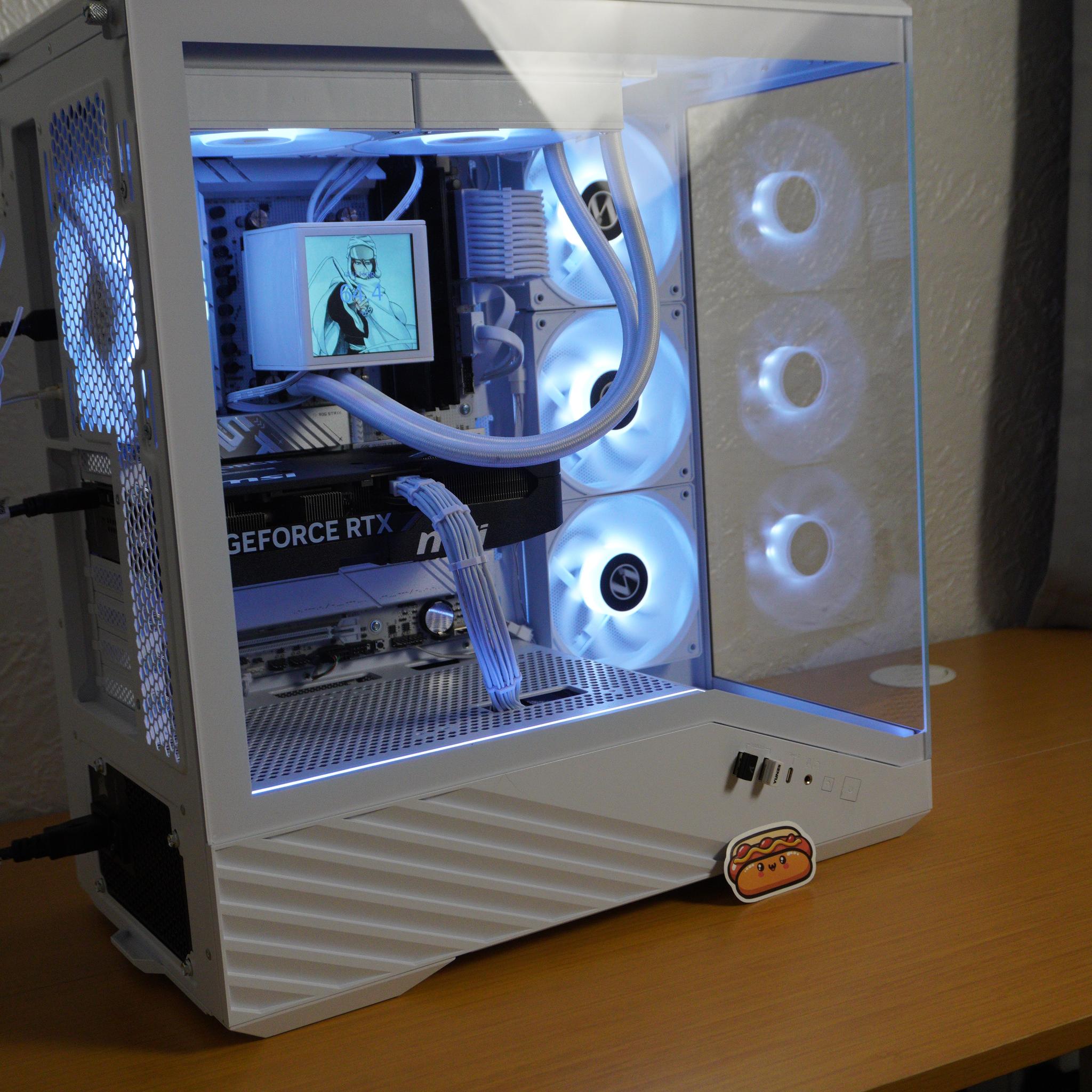 Hakka No Togame | RYZEN 7 7800X3D | RTX 5070 | 1TB NVME - 500GB 2.5 SSD | 32GB DDR5 |Hotdog Sticker|