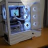 Hakka No Togame | RYZEN 7 7800X3D | RTX 5070 | 1TB NVME - 500GB 2.5 SSD | 32GB DDR5 |Hotdog Sticker|