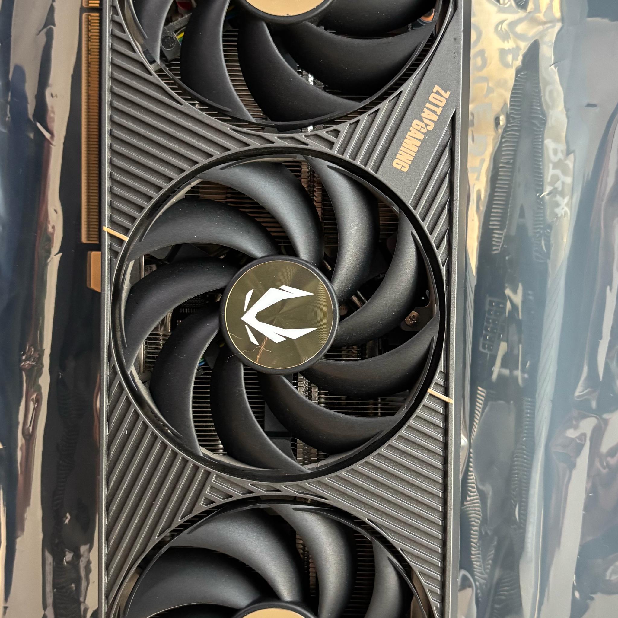 ZOTAC GAMING GeForce RTX 5070 Ti SOLID OC