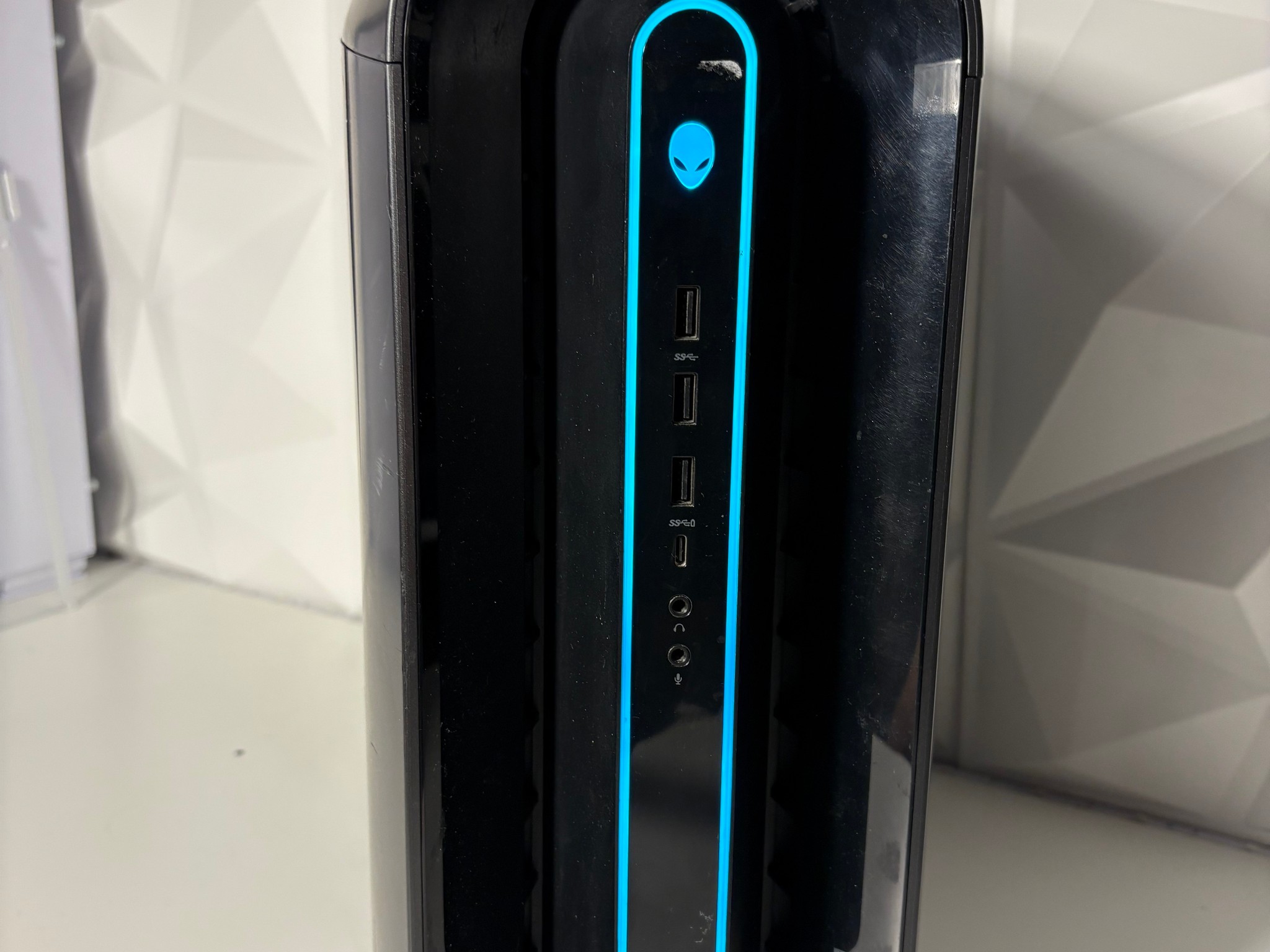 😡💢 //Alienware// 💢😡 - Ryzen 7 3700X, RX 5700 XT, 1TB SSD, 16GB DDR4 by EXT PC