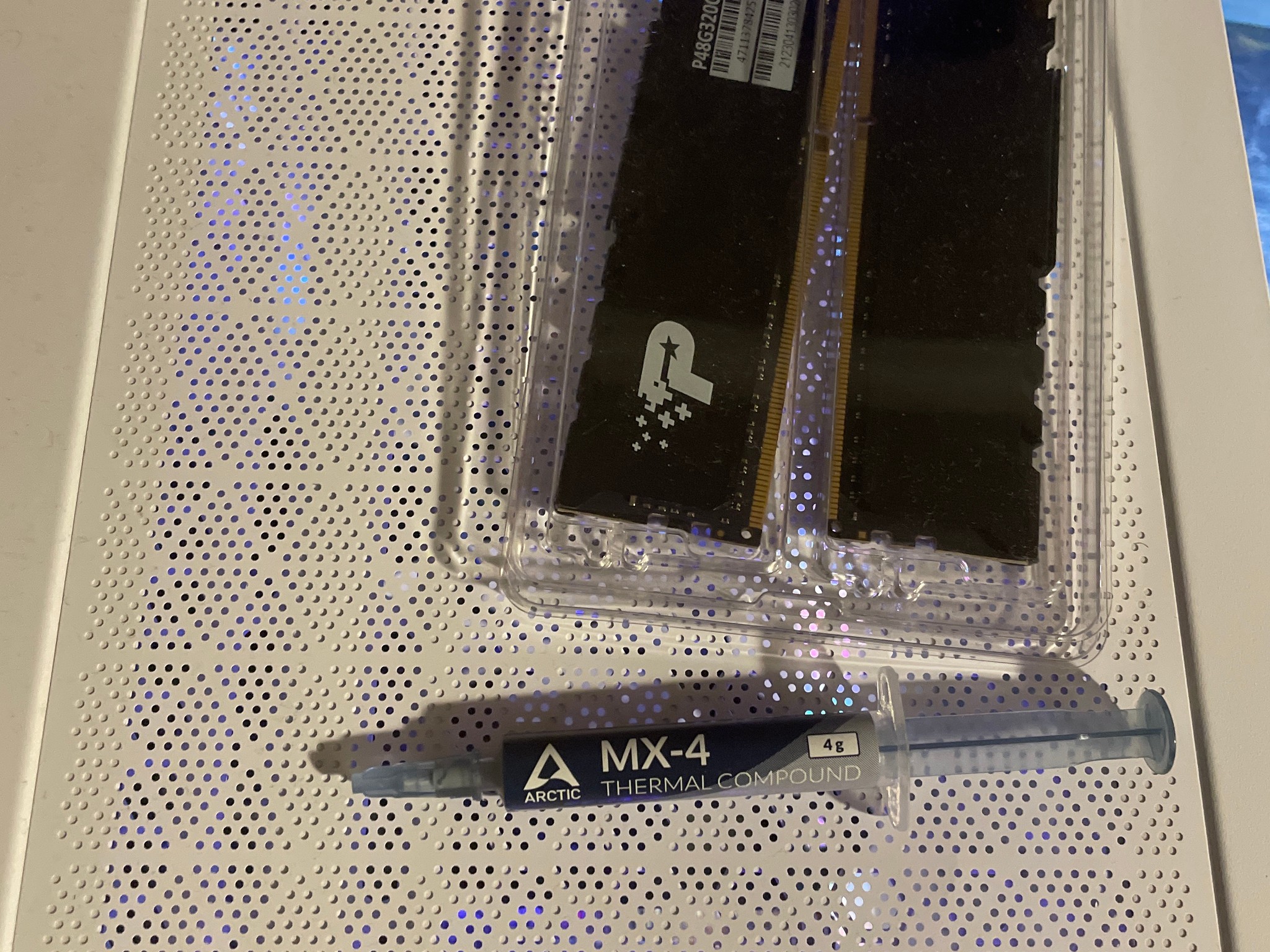 ⭐️Skytech- White, Good condition, Glass panel, 1080p to 1440p.⭐️