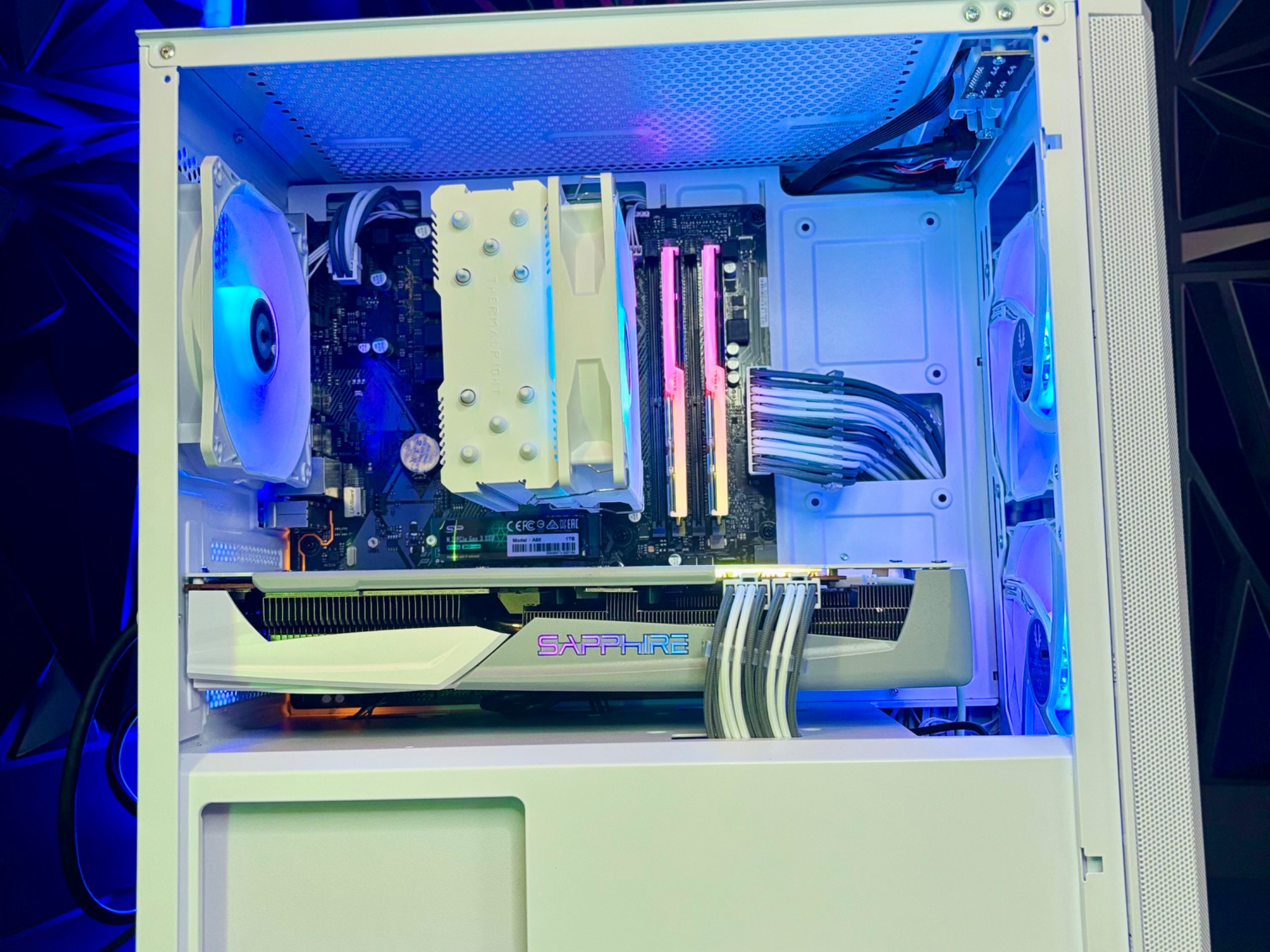 GAMING PC / RYZEN 5 / RX5700 XT / 16 GB RAM / 1 TB STORAGE
