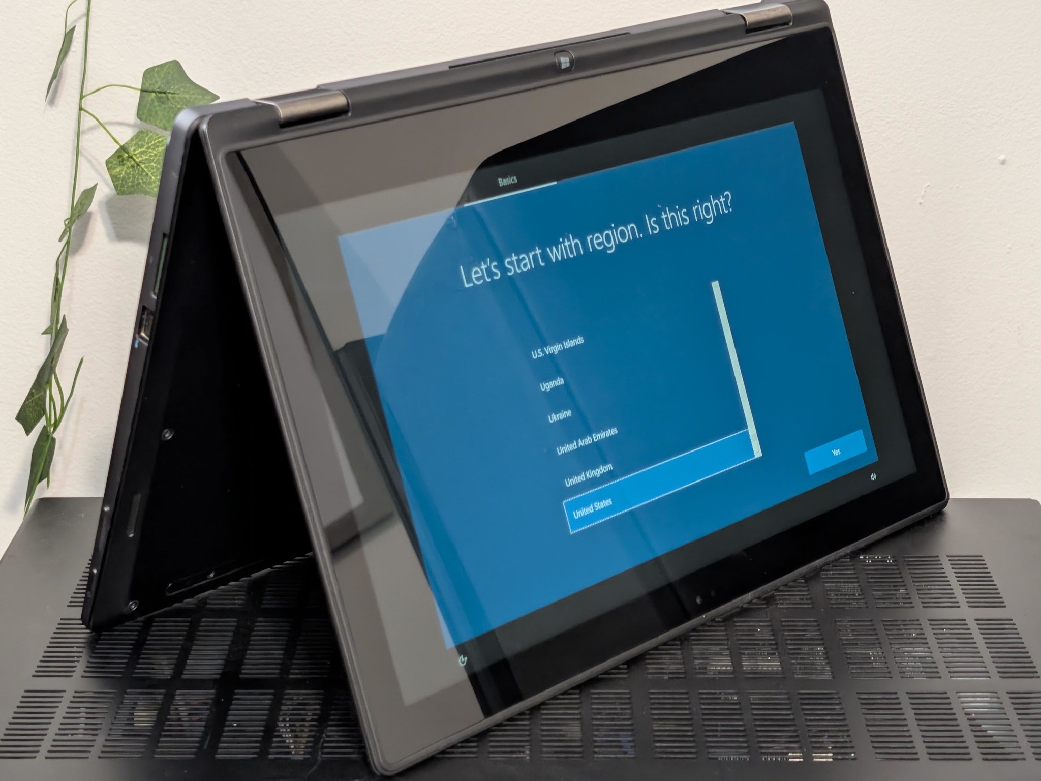 Dell Inspiron 13" 2-in-1 Convertible Laptop / Tablet | Core i3, 8GB, 128GB SSD | New Batt, SSD
