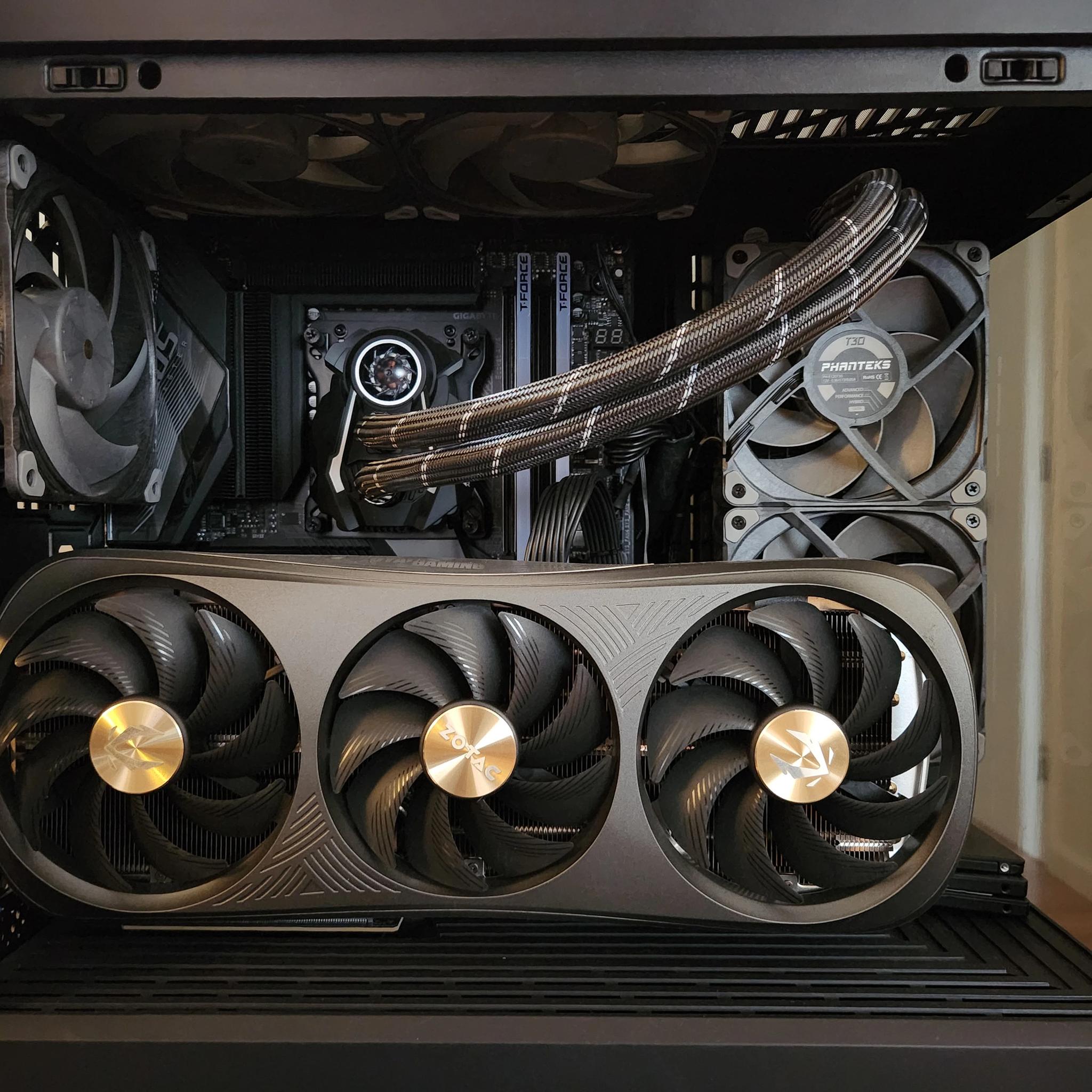 RTX 4080 Zotac Trinity