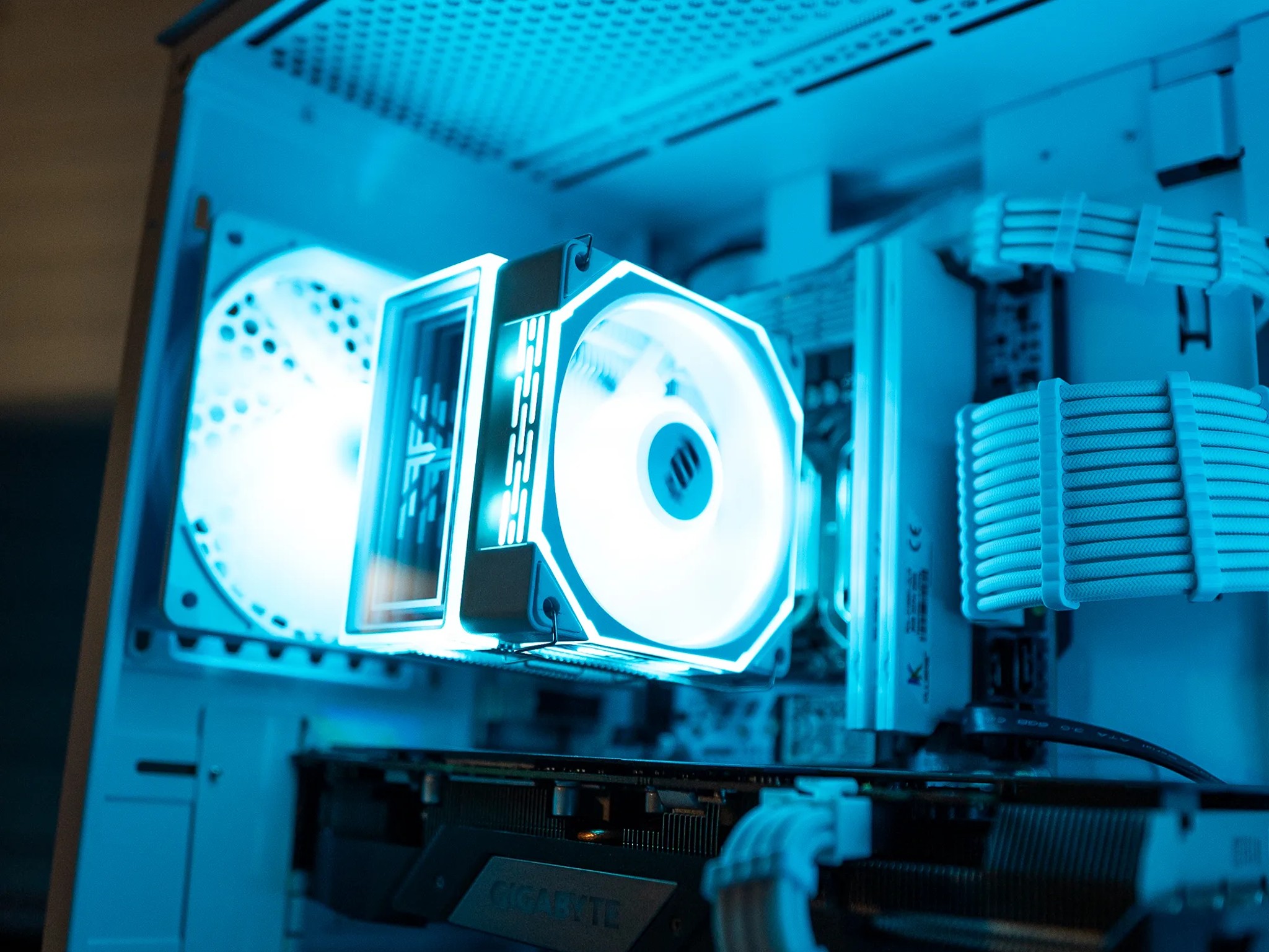 ❄️🌨 | RX 5600XT | INTEL XEON E5-2630 V4 | 16GB DDR4 RAM | 256GB NVME + 2TB HDD | Arctic Freeze 3.0