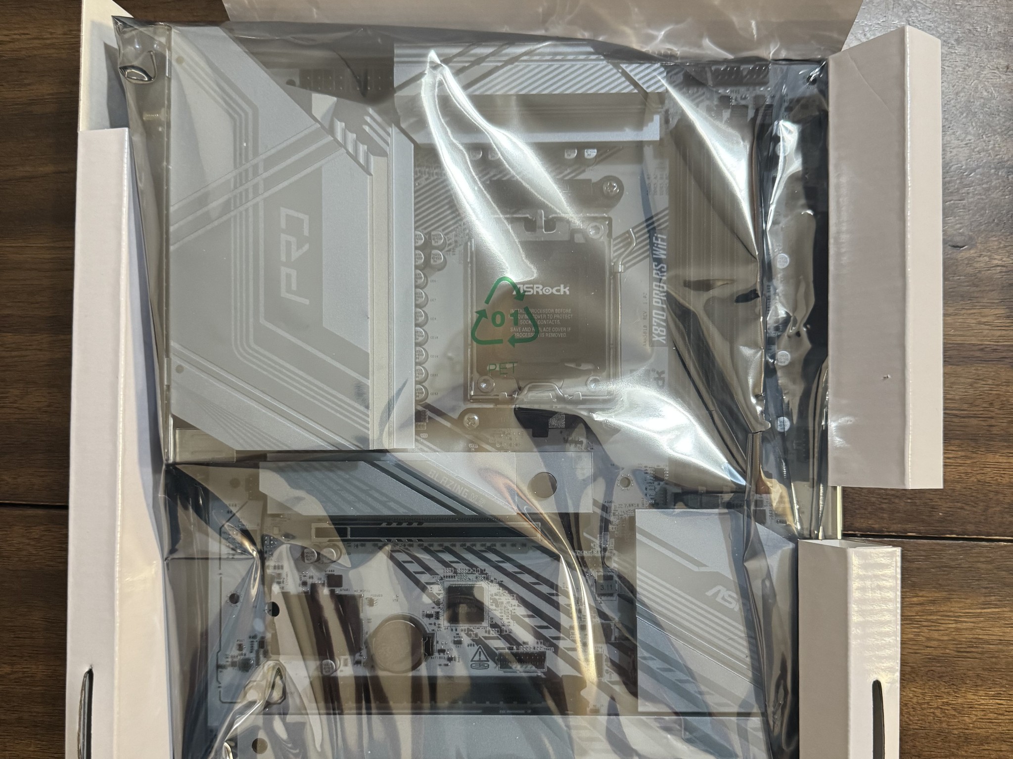 ASRock X870 Pro RS WiFi AMD Ryzen Socket AM5 ATX Motherboard USB4 DDR5 8000 MHz 256 GB SATA3 6.0