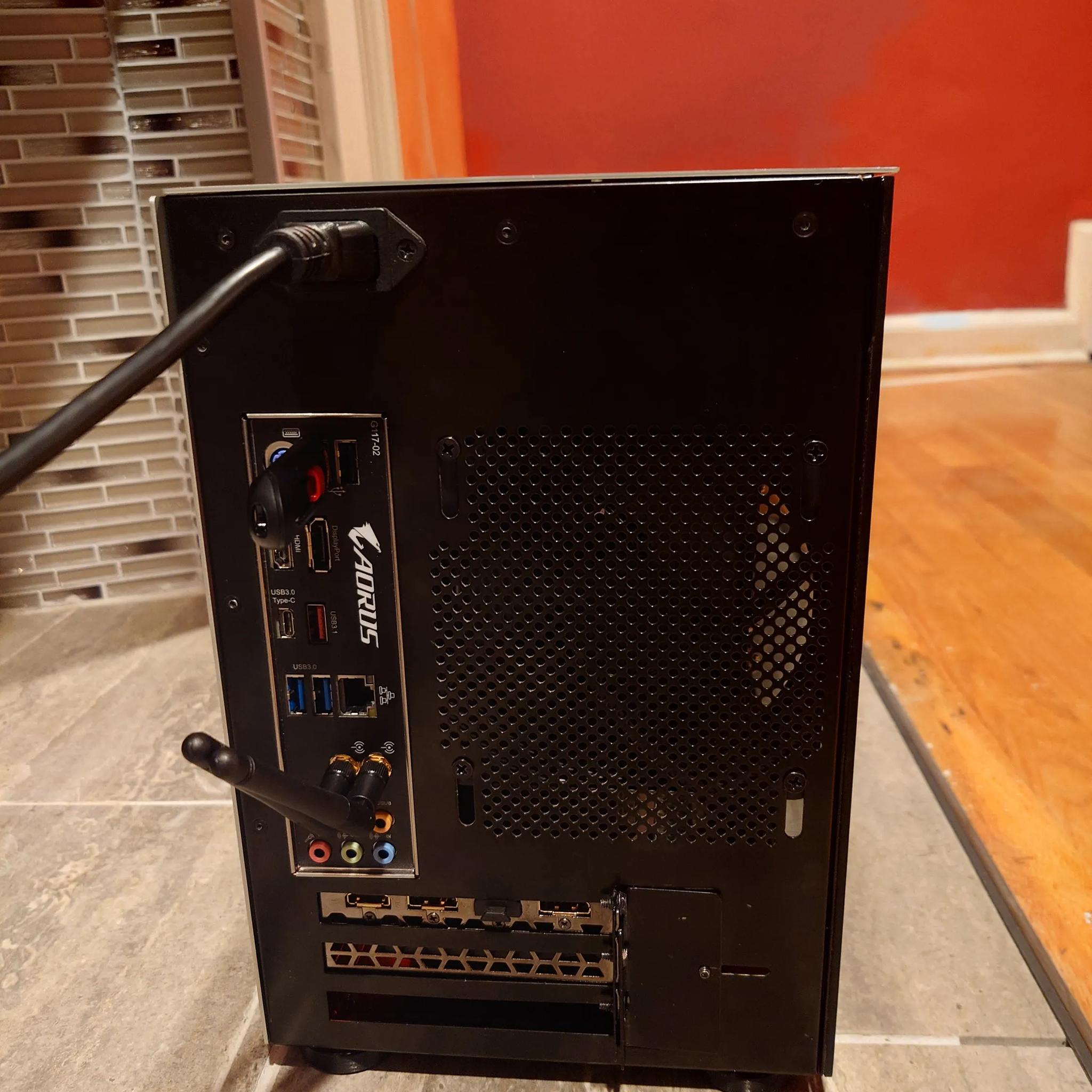 3060 12GB/ I7 8700/32GB RAM RGB/2TBnvme/WIFI ITX