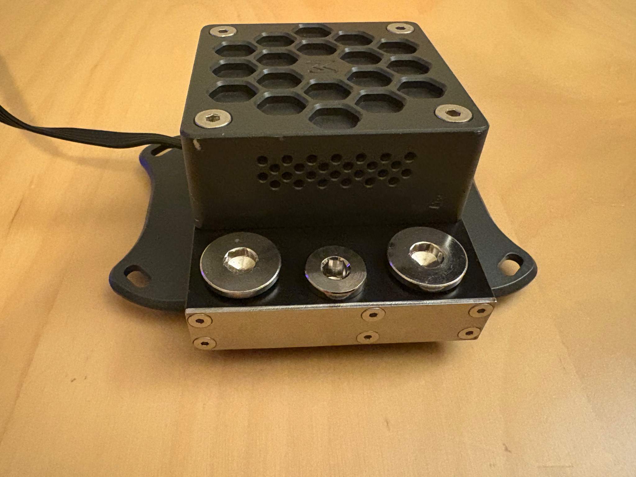 Modultra LOBO acetal pump block w/ emitter heatsink and EK DDC 4.1 for AM5