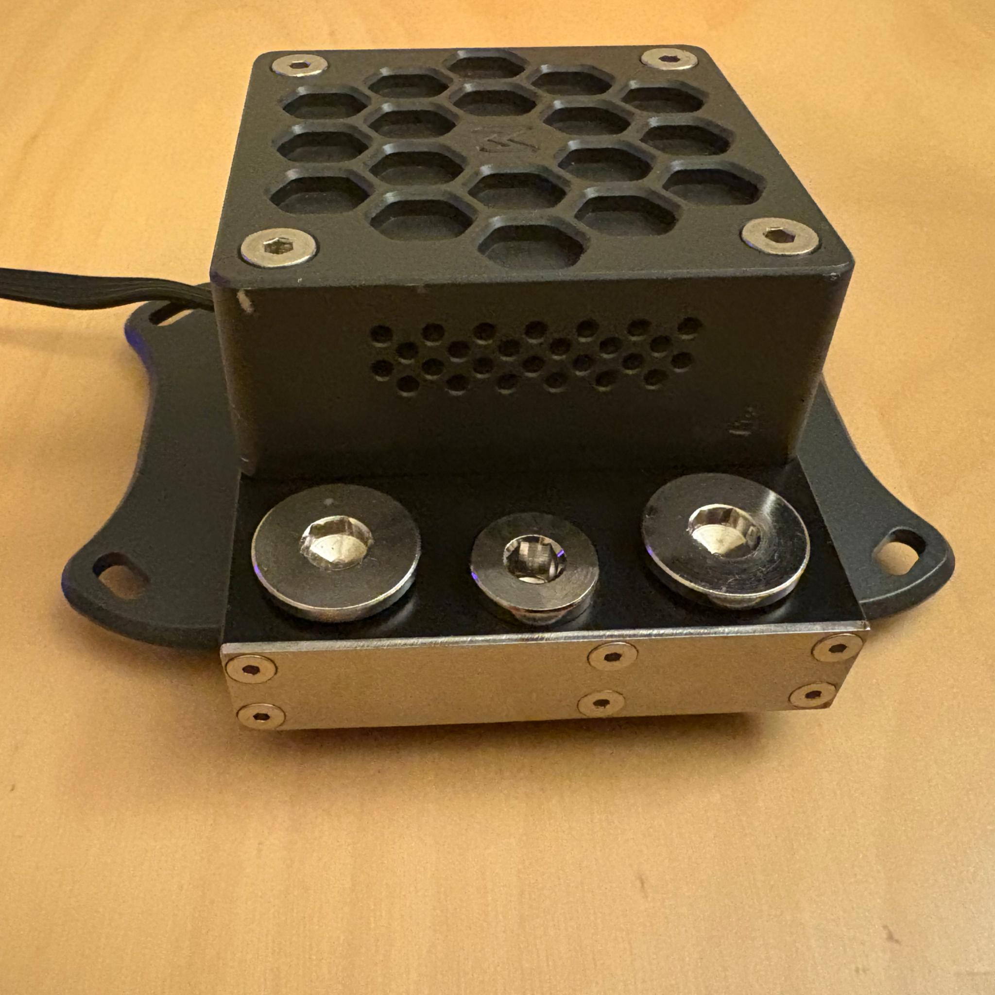 Modultra LOBO acetal pump block w/ emitter heatsink and EK DDC 4.1 for AM5