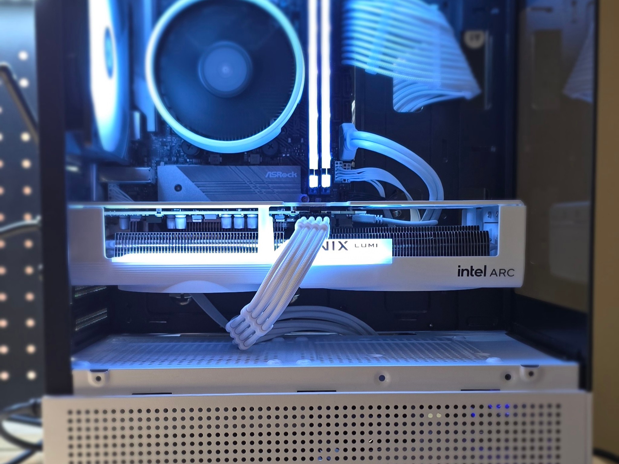 Compact Gaming PC 1080p/1440p  - Sleek & High Performance