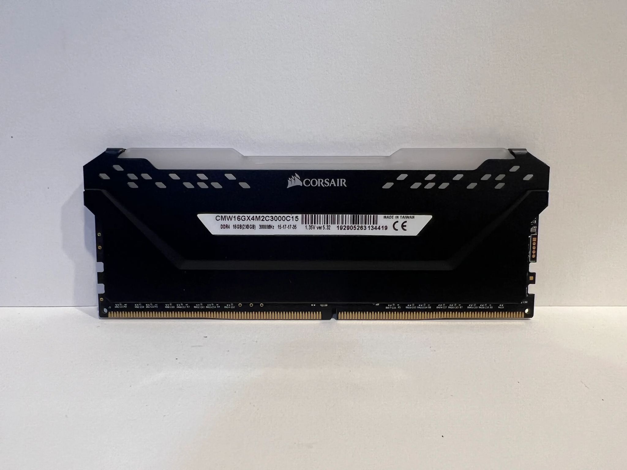 32GB DDR4 RAM - Corsair RGB 3000 MHz