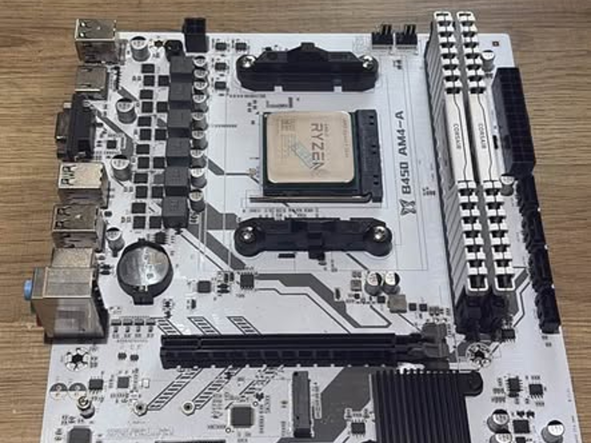 Machinist B450 (AM4), Ryzen 5 2600, Corsair Vengeance 2x8GB