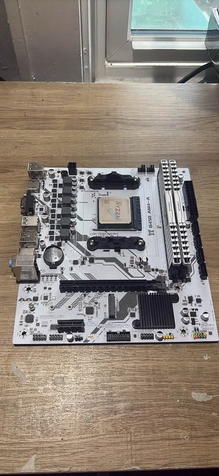 Machinist B450 (AM4), Ryzen 5 2600, Corsair Vengeance 2x8GB