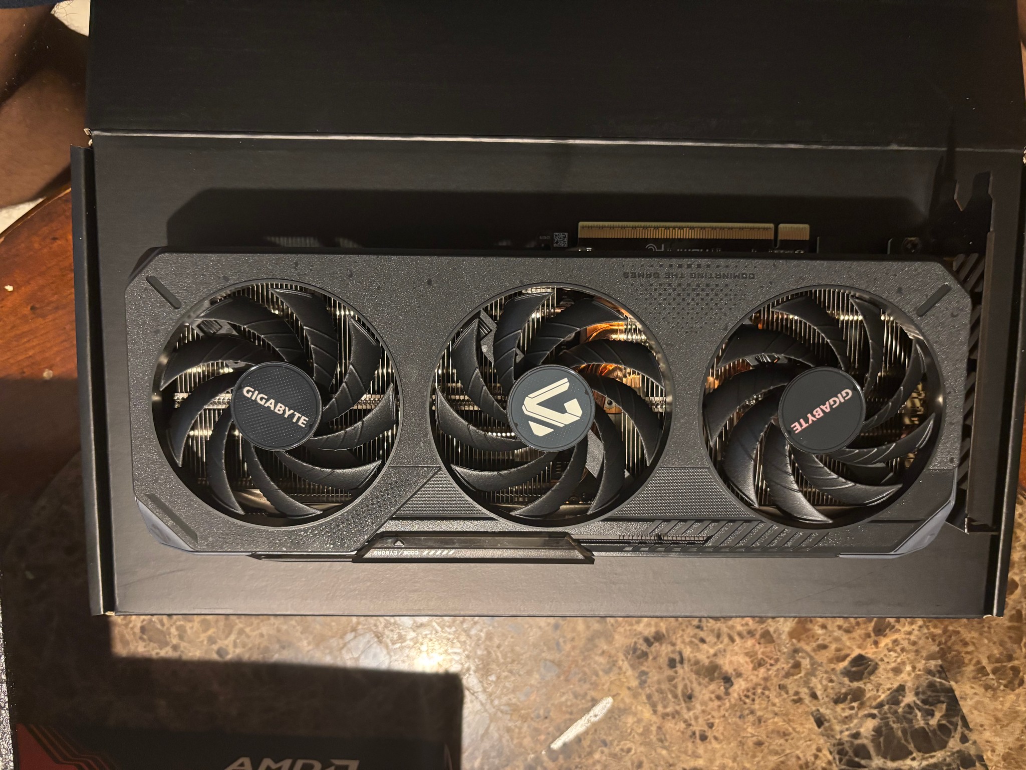GIGABYTE 9060XT 16Gb OC LIKE NEW