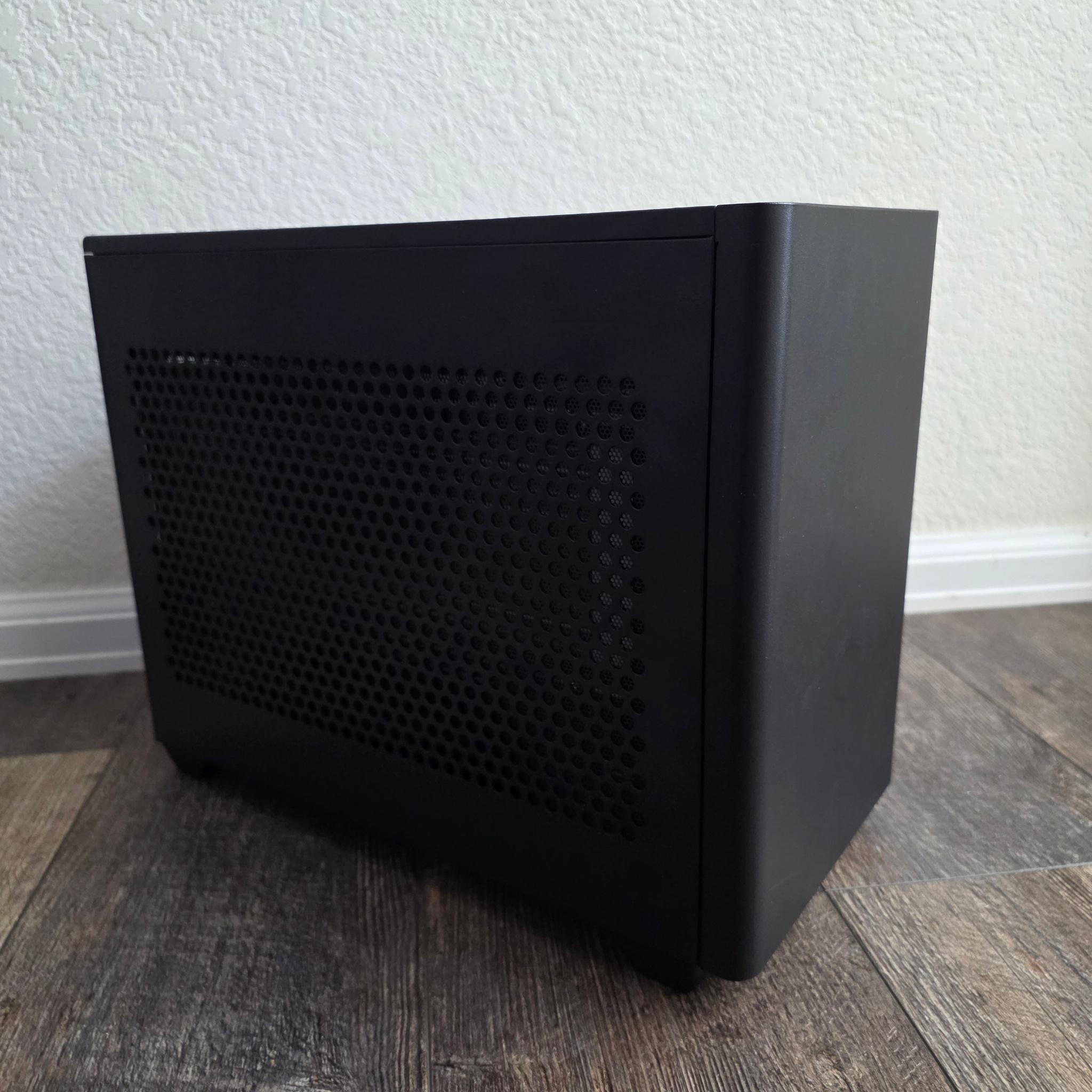 Simple and Effective NR200 Build | Ryzen 7700X | 32GB DDR5 | 1TB NVME | 7900XTX