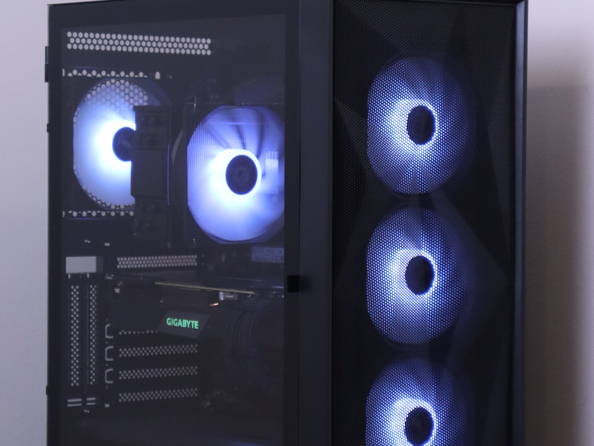 Black RGB Gaming PC | Ryzen 5 3600 - RTX 2070 Super - 1TB SSD