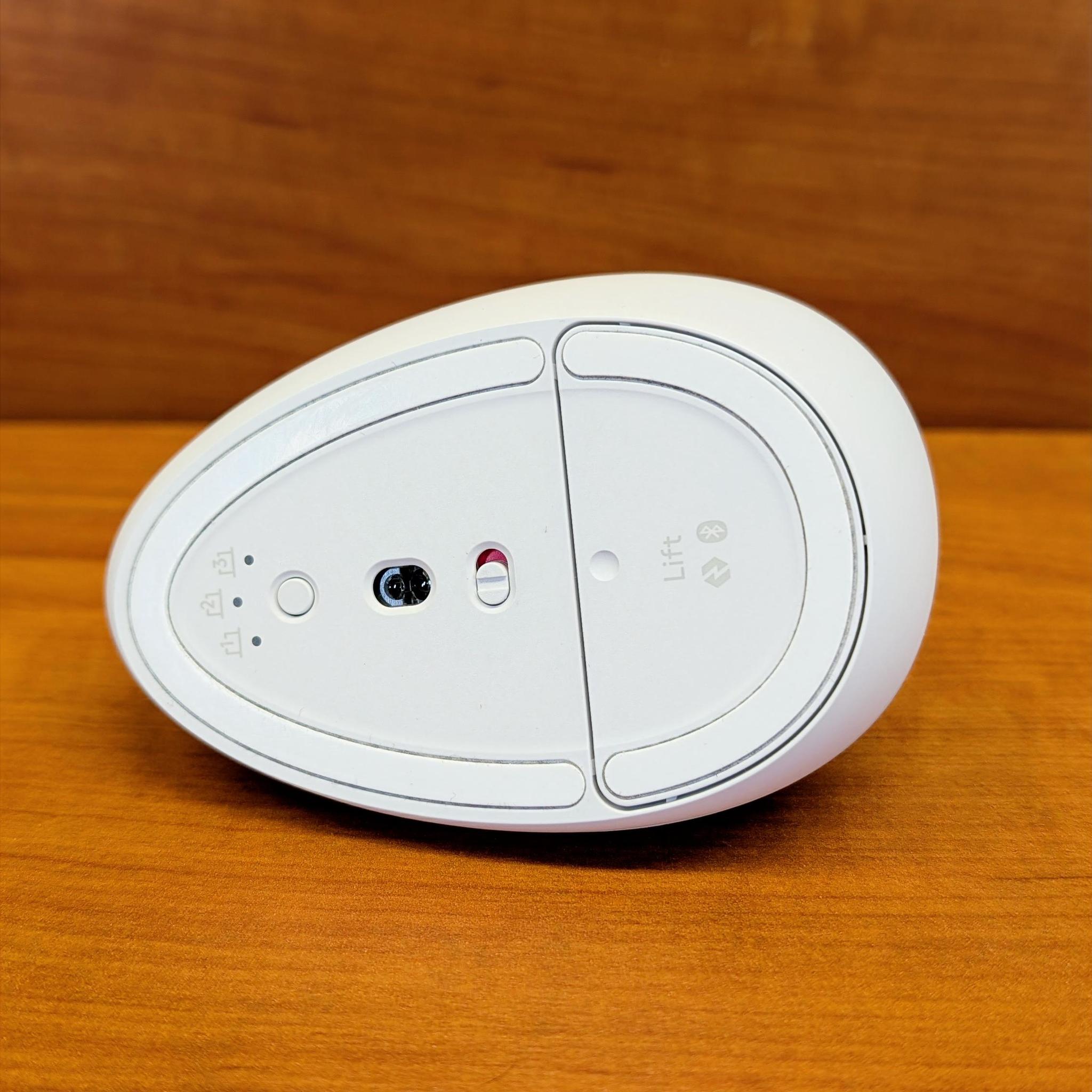 Logitech Lift Vertical Ergonomic Mouse Off-White right-handed