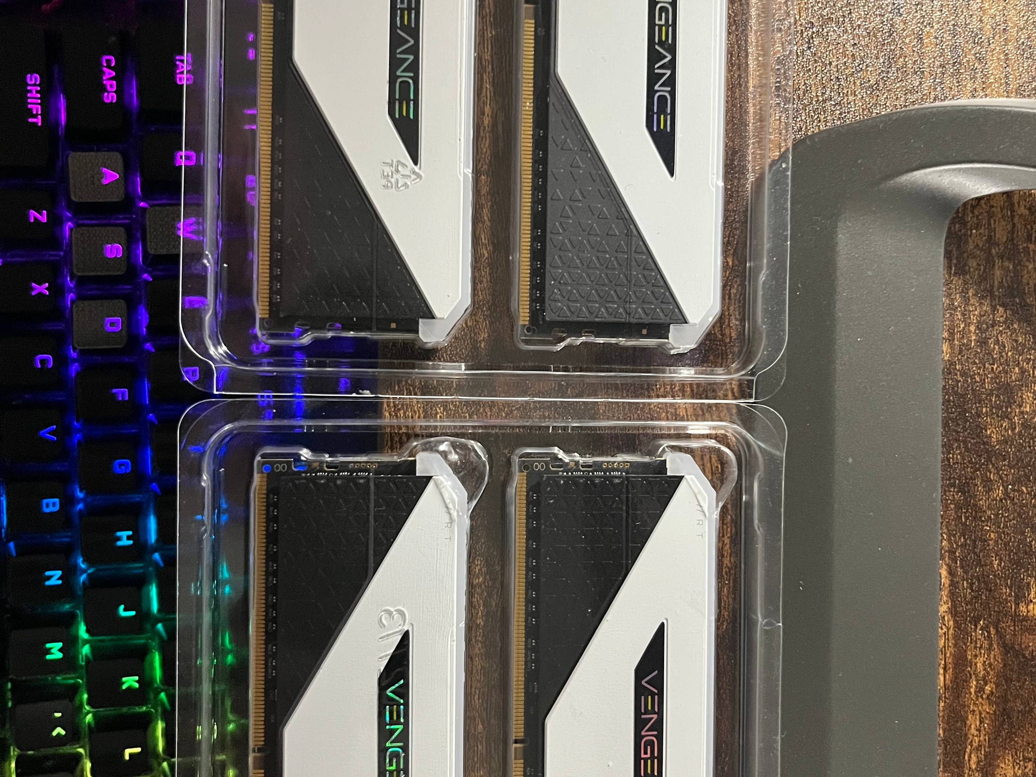 VENGEANCE RGB RT 32GB (4 x 8GB) DDR4 DRAM 3600MHz C18 Memory Kit – White