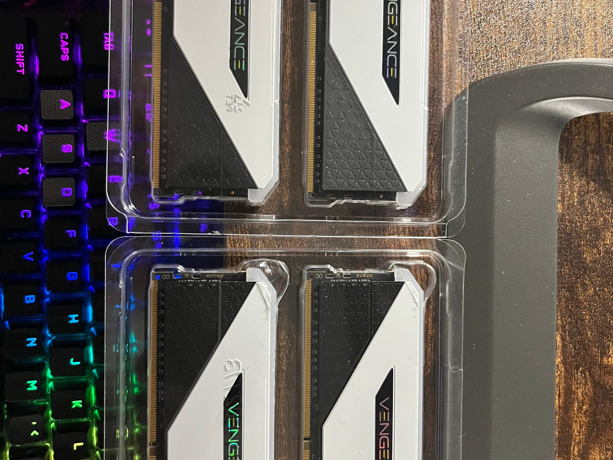 VENGEANCE RGB RT 32GB (4 x 8GB) DDR4 DRAM 3600MHz C18 Memory Kit – White