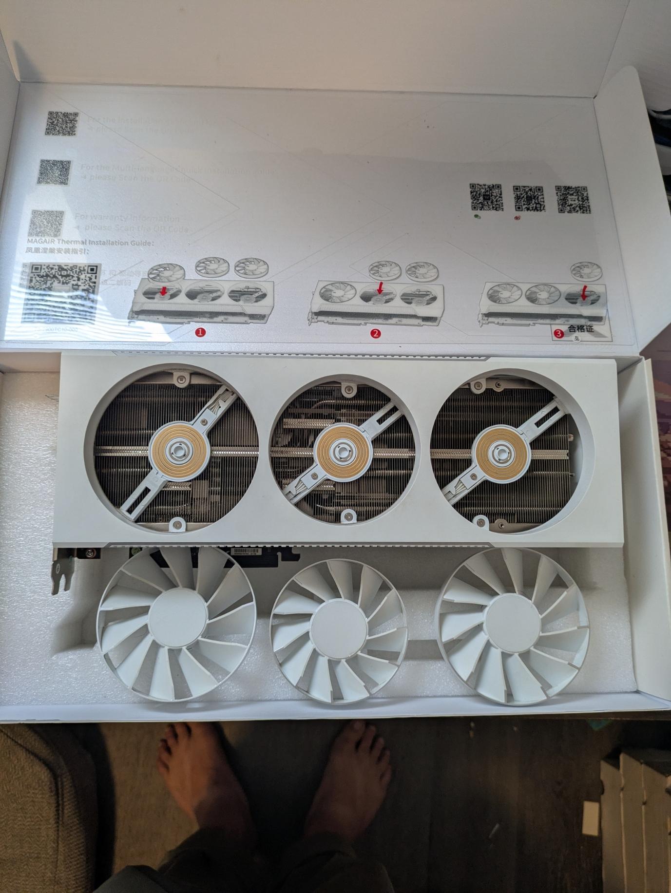 XFX RX 7800XT Quicksilver Magnetic Air White Edition