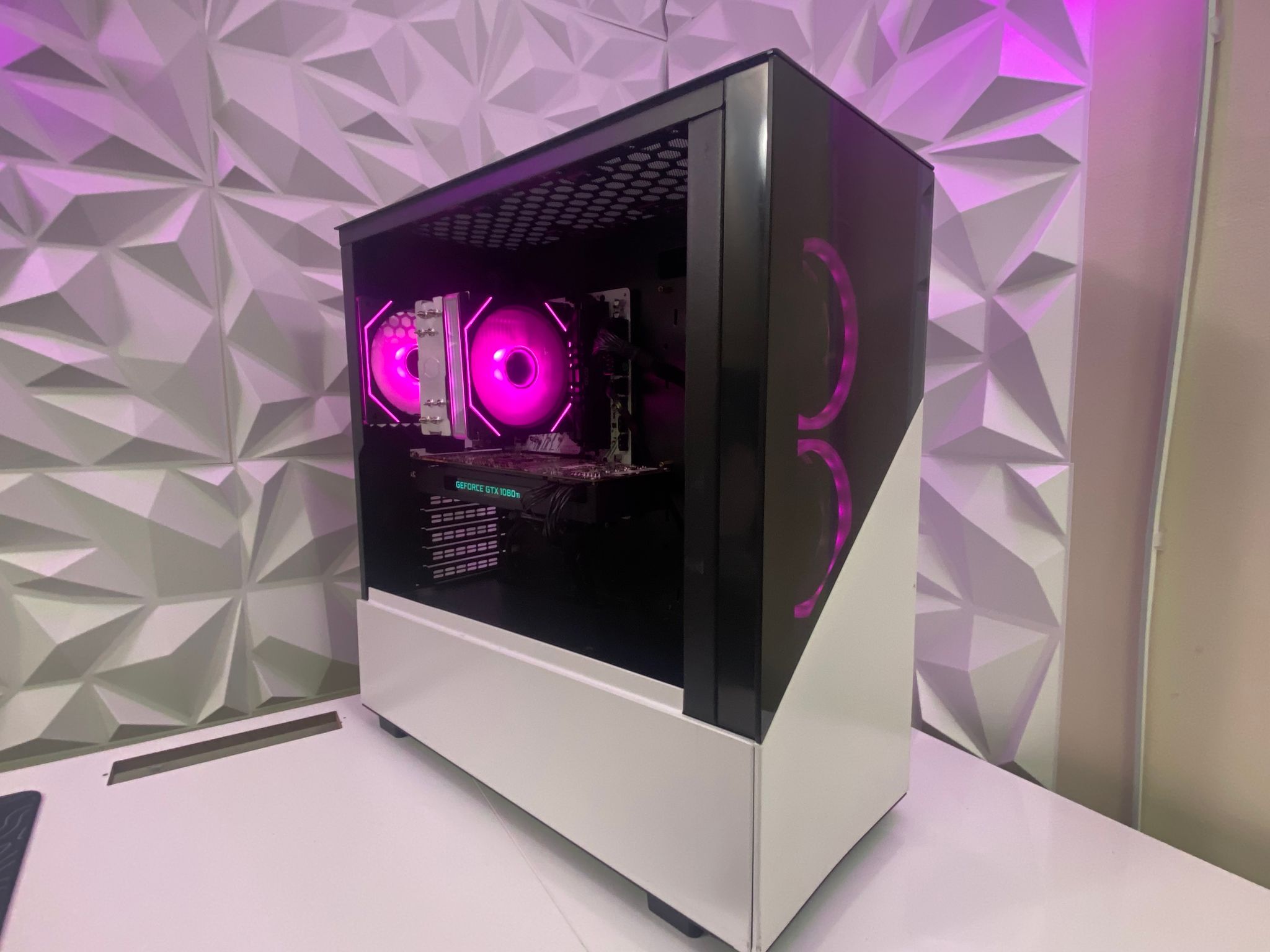 🎅🎅 White Elite Build – Ryzen 5 3600 + GTX 1080 Ti 11GB | 1080p/1440p High FPS Ready