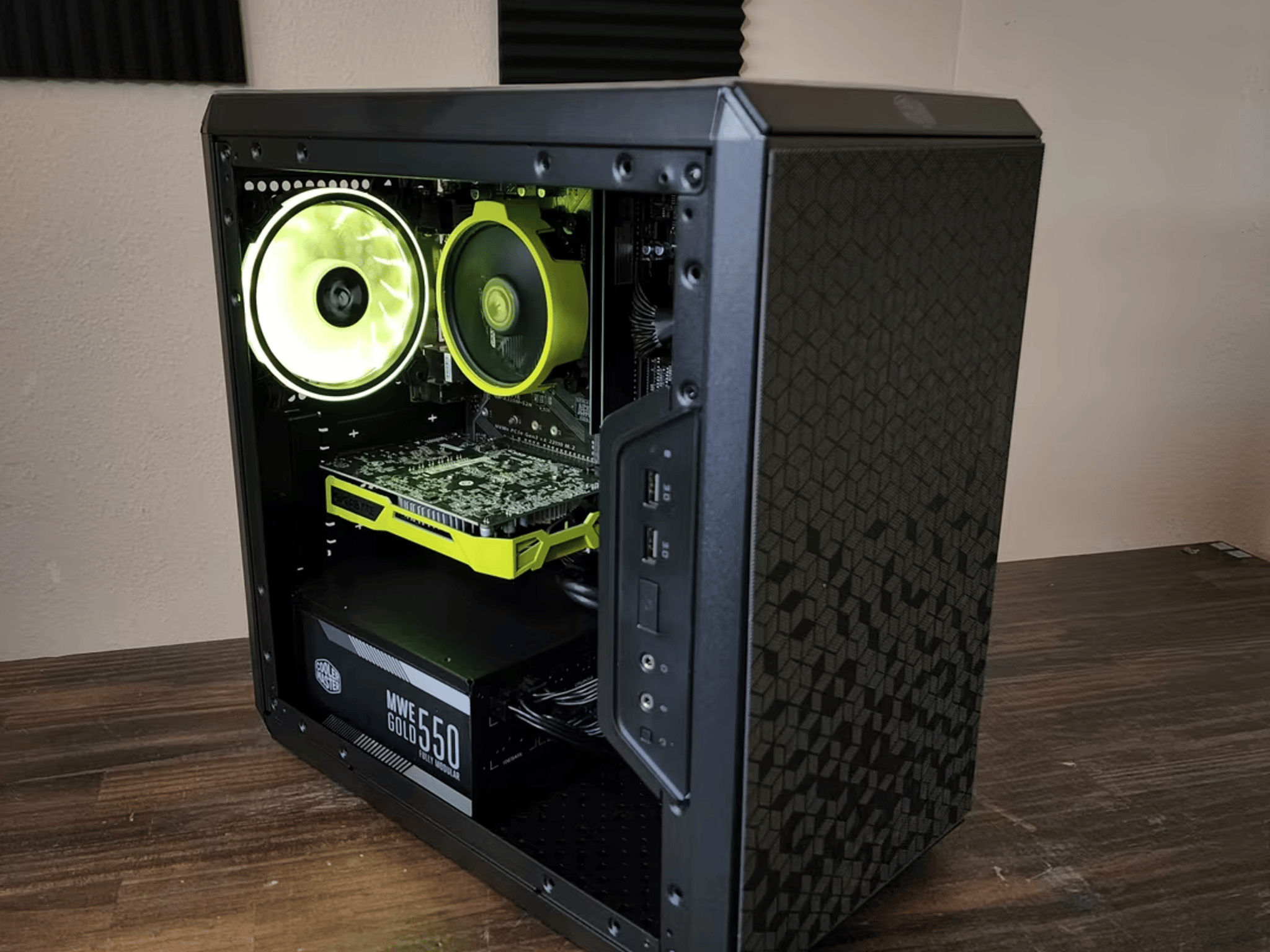 AMD Ryzen 3 2200G // AMD Radeon RX550 // 16GB 3200MHz