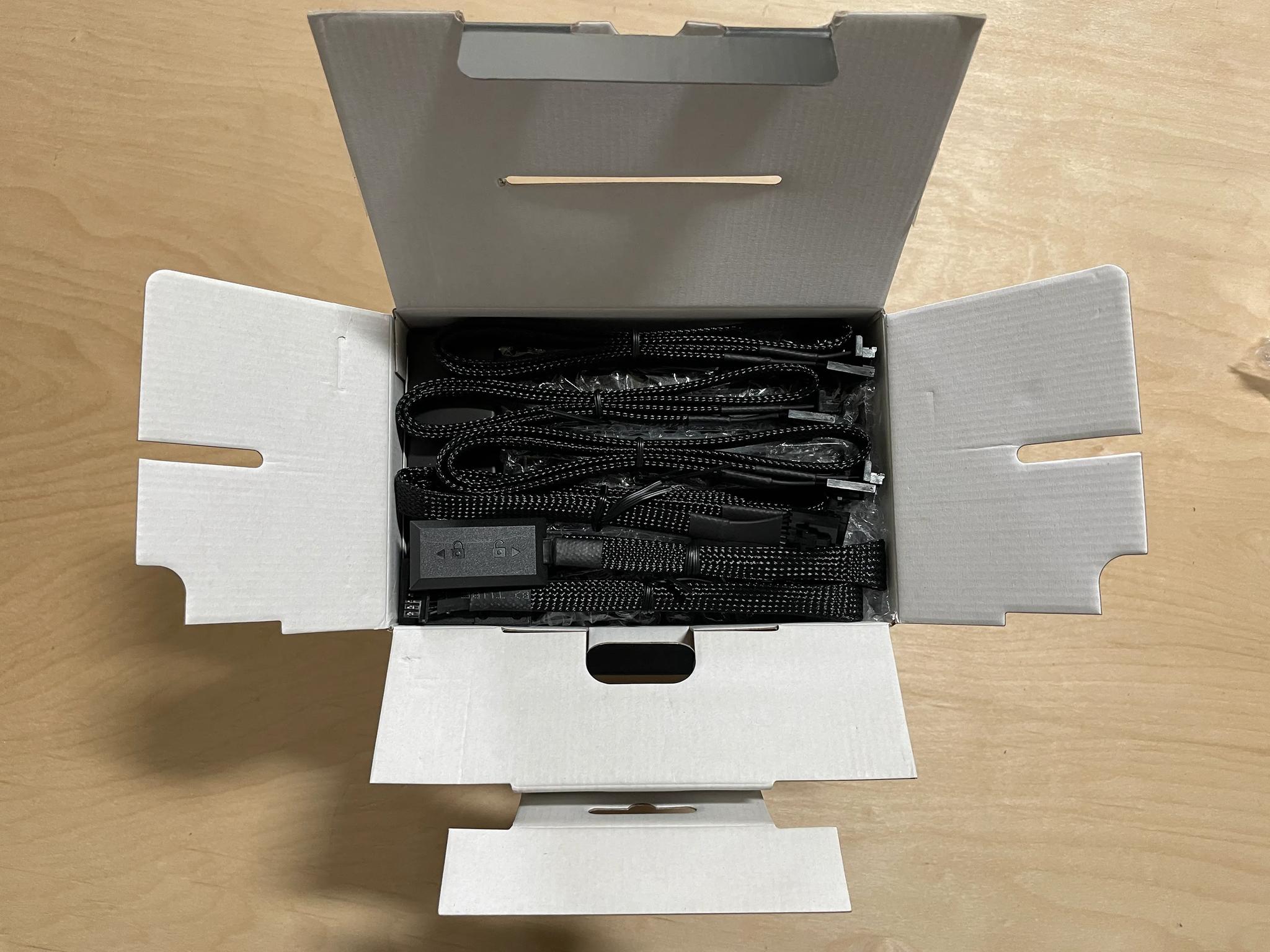 *LIKE NEW* Lian-Li UNI Fan SL120 v2 Fans with Controller (black, triple pack)