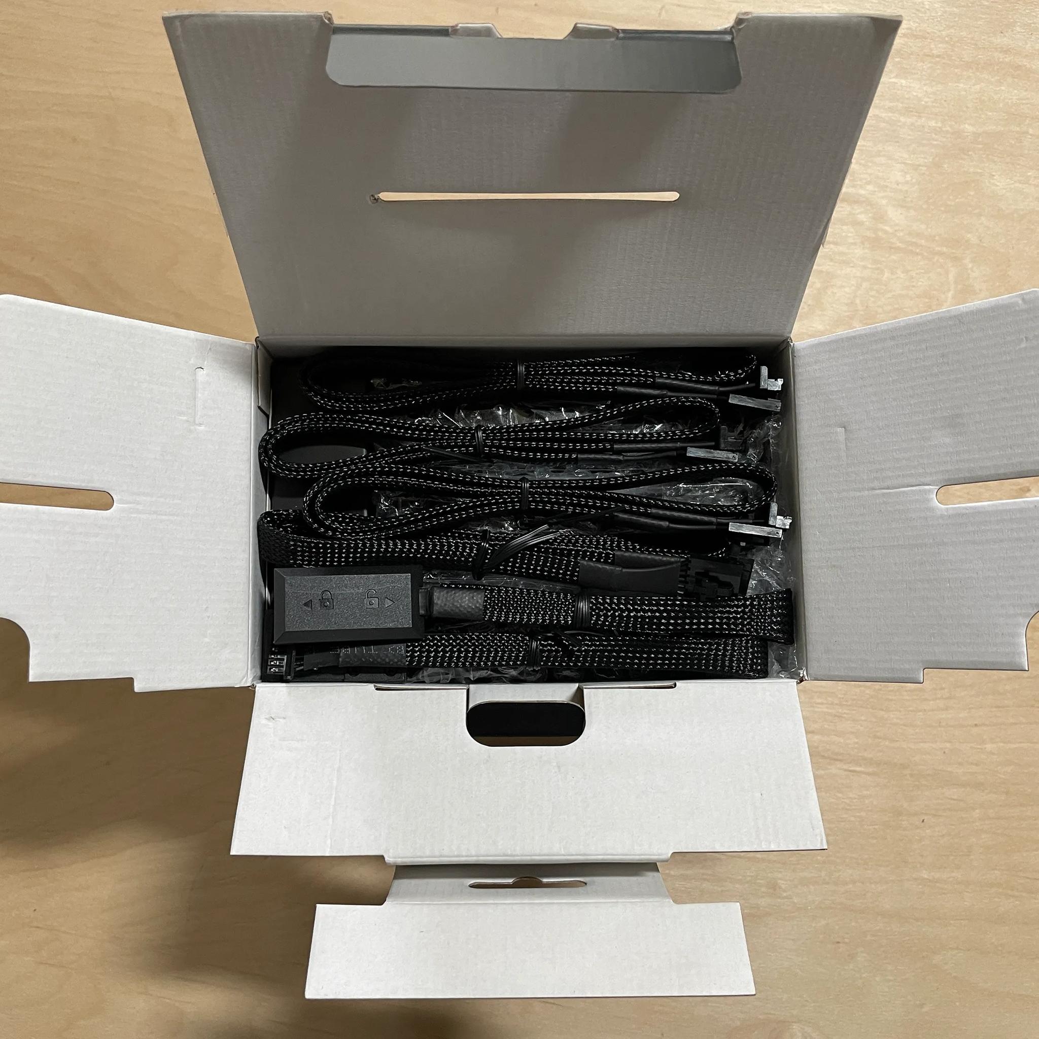 *LIKE NEW* Lian-Li UNI Fan SL120 v2 Fans with Controller (black, triple pack)