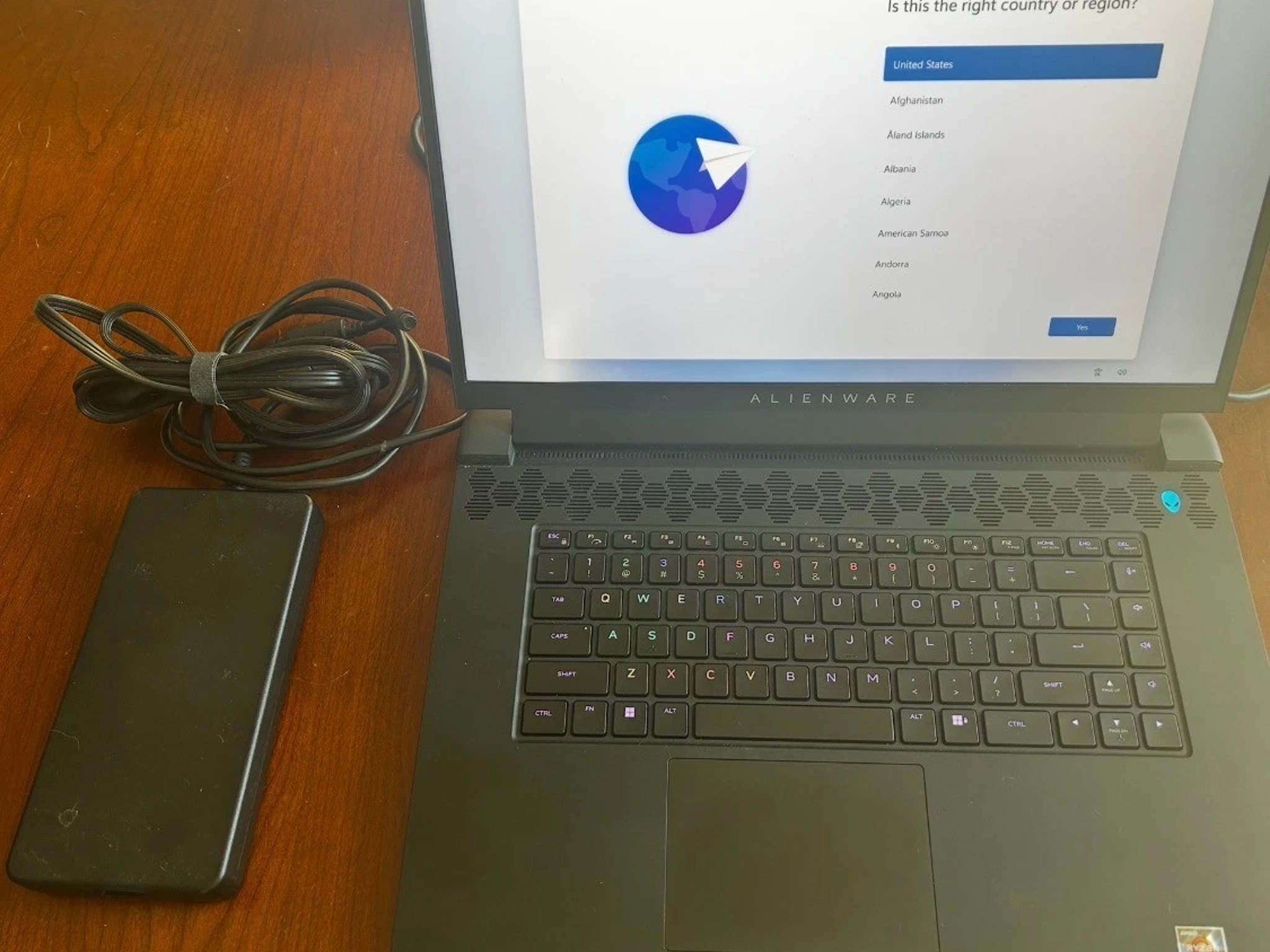 Alienware M17 R5 17.3'' (1TB SSD. AMD Ryzen 9 6900HX, 4.9GHz 32GB RAM) Laptop