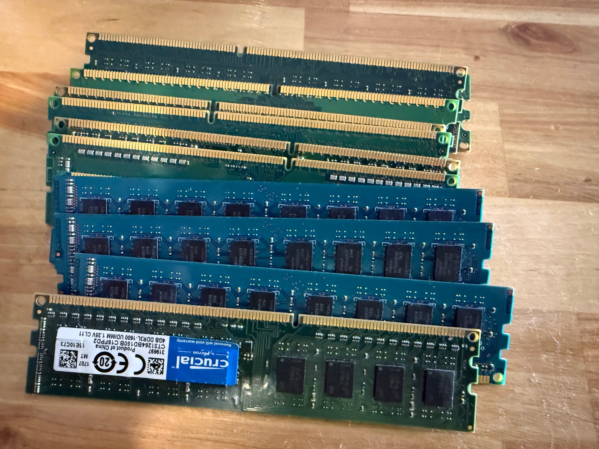 Huge LOT of DDR3 DIMMMs (66GB total, mostly 4GB sticks with a few 2 GB in there) look at photos