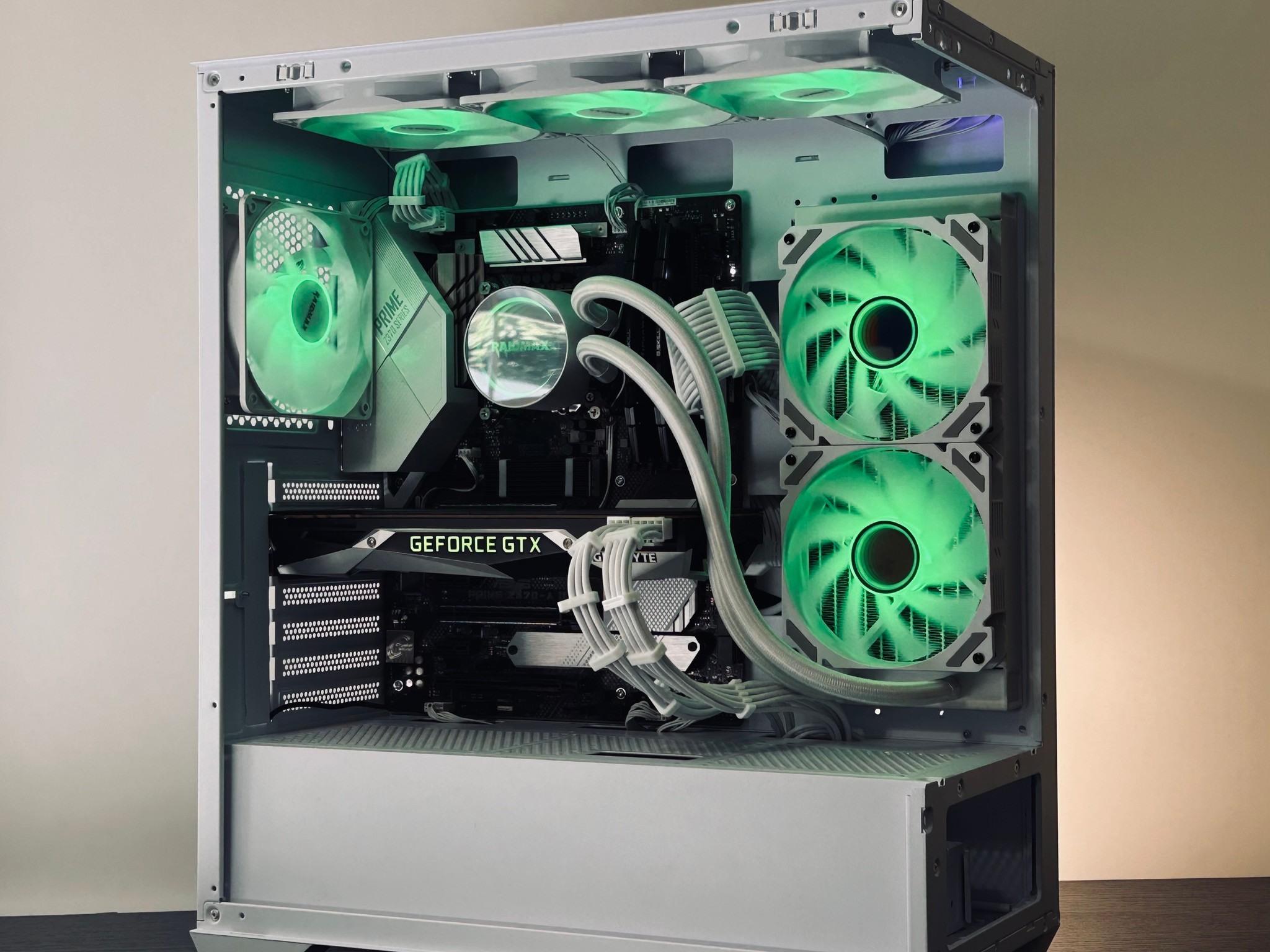White Gaming PC | GTX 1080 Ti | i5-9400F | 16GB RAM