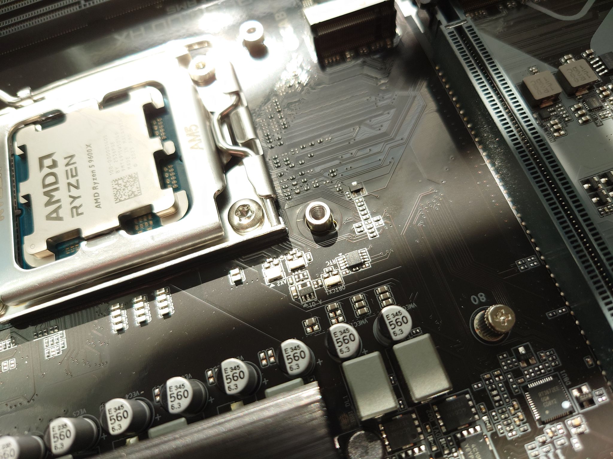 AMD Ryzen™ 5 9600X & GIGABYTE B650 UD AX AMD AM5 ATX Motherboard