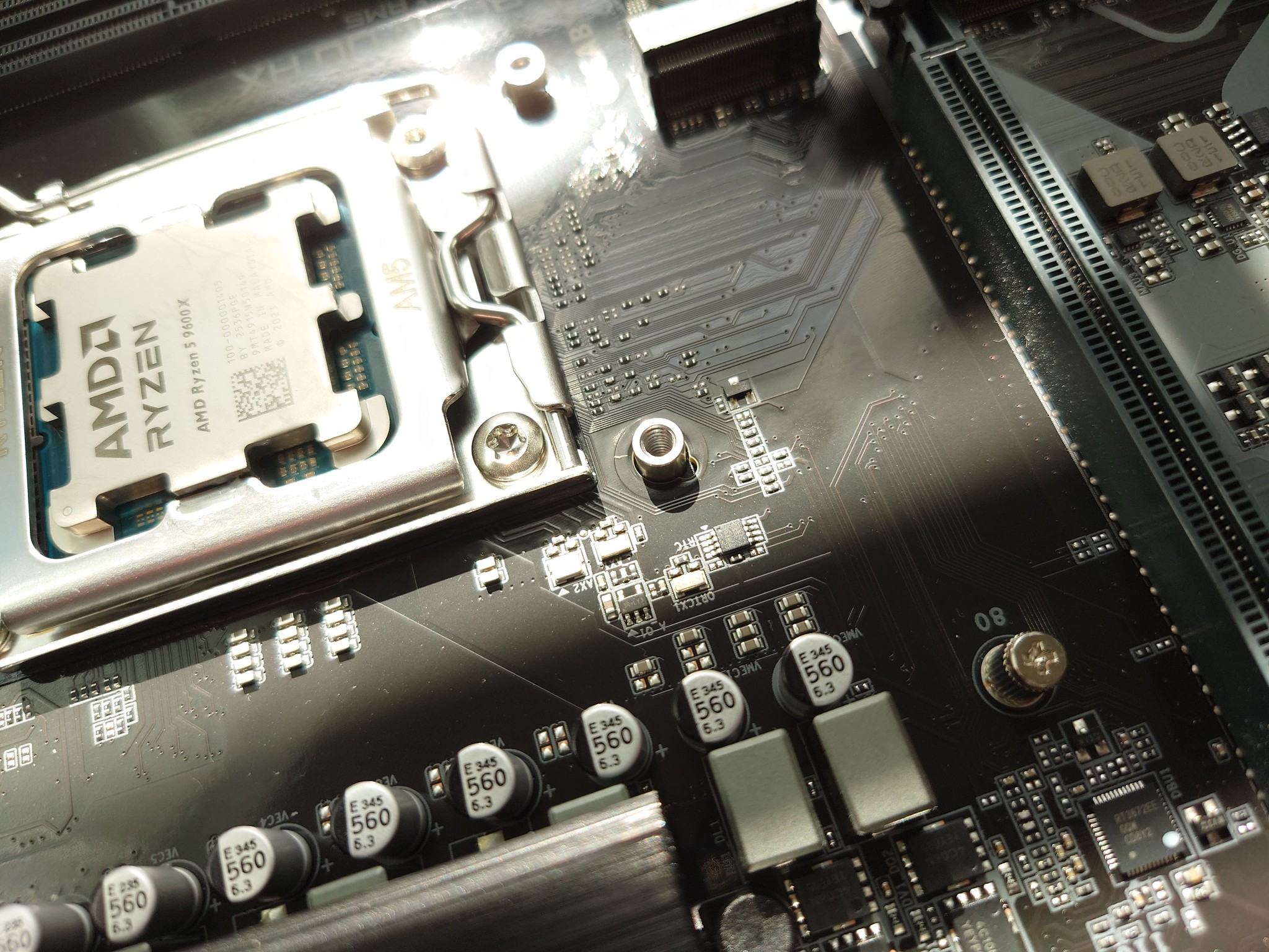 AMD Ryzen™ 5 9600X & GIGABYTE B650 UD AX AMD AM5 ATX Motherboard