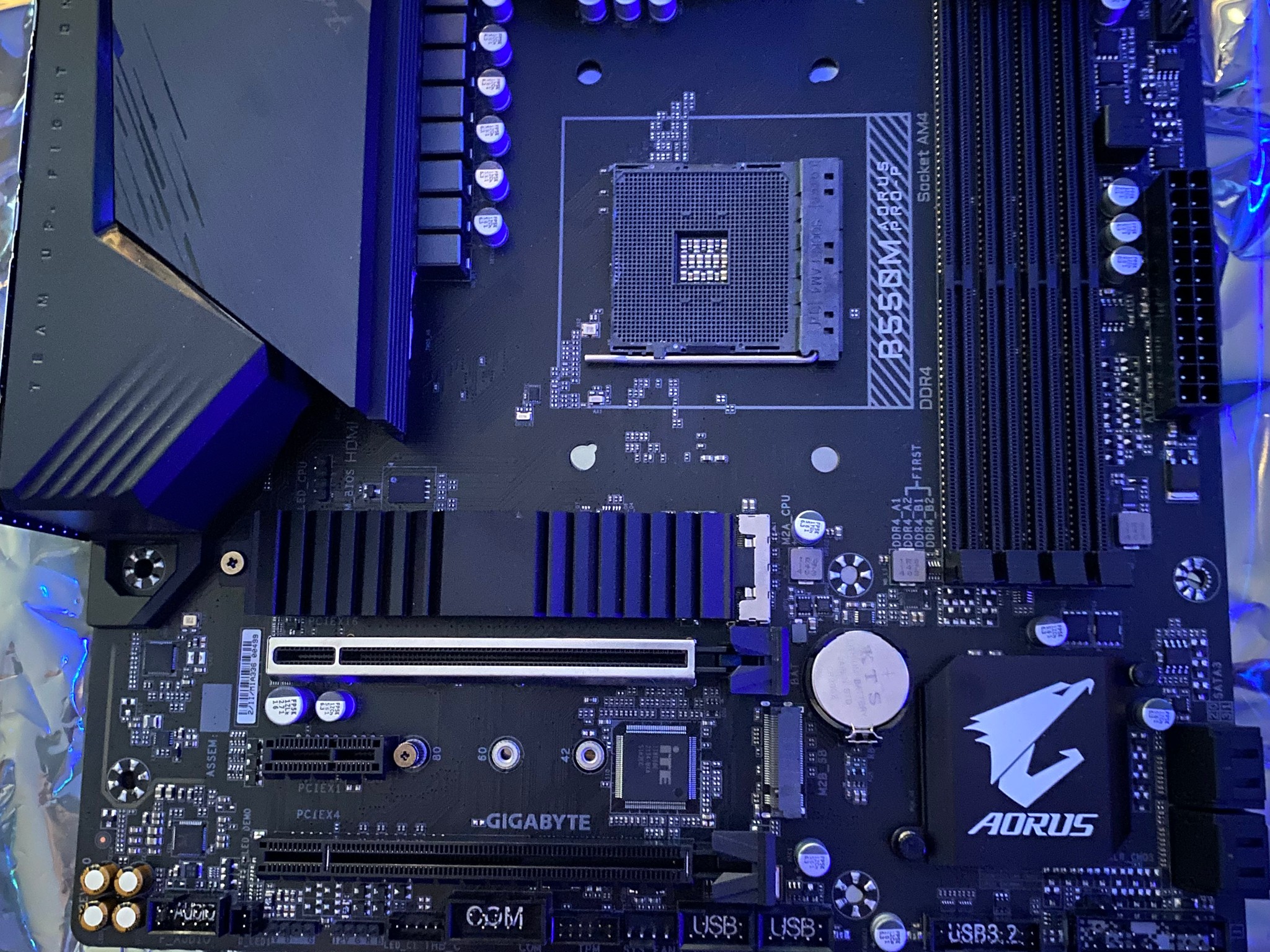Gigabyte Aorus B550M Pro-P M-ATX AM4 Motherboard - w/ free ssd heat sink- Used 1 month - Bios F14