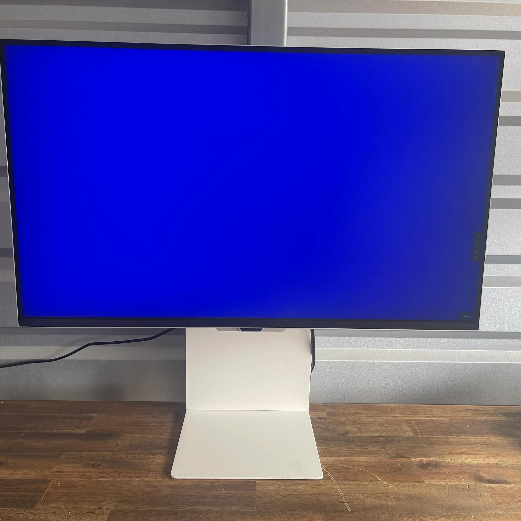 Samsung 27" ViewFinity S9 5K 60Hz Monitor