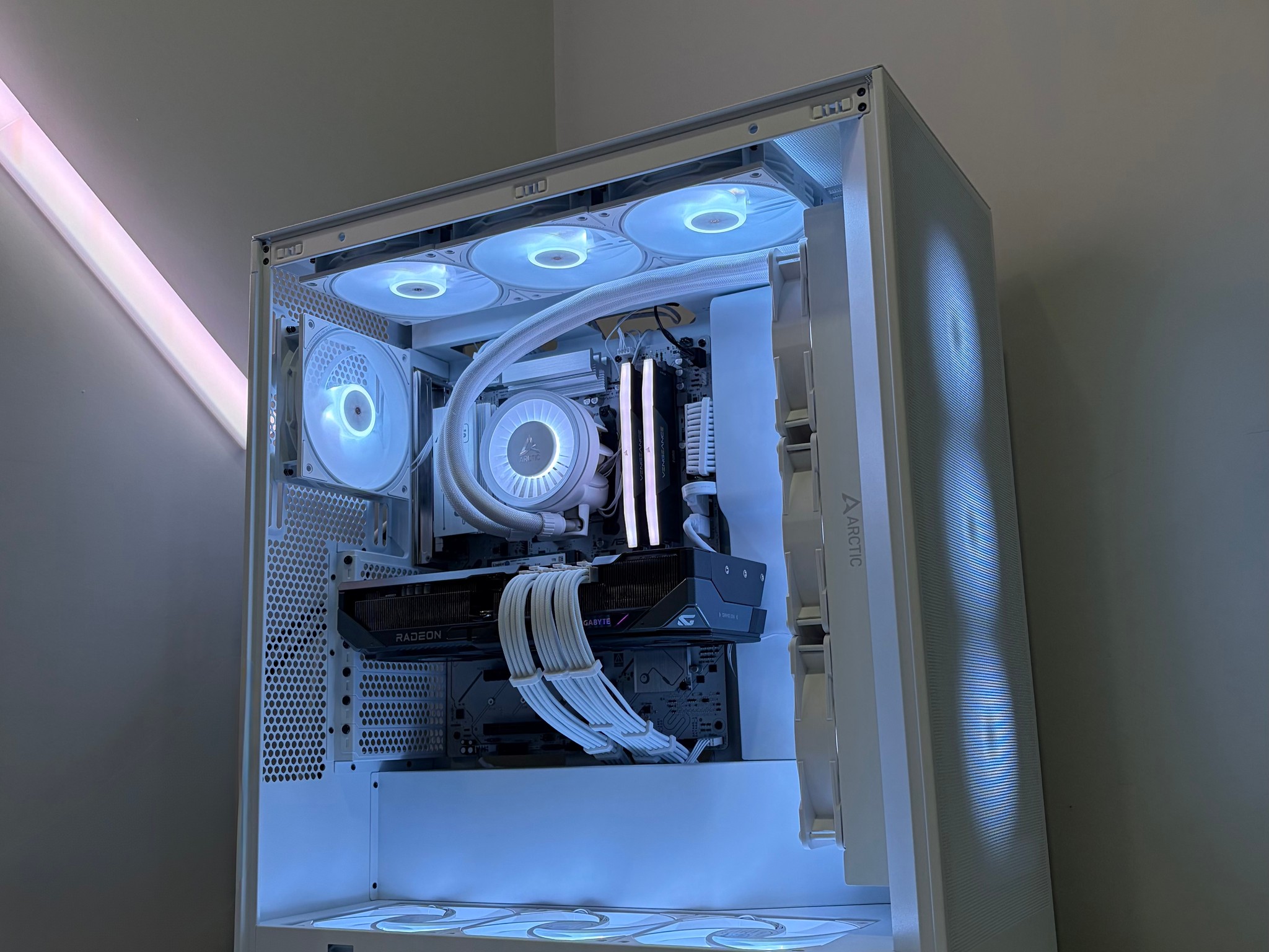 RX 9070 XT | Ryzen 7 9800X3D | 32GB DDR5 RAM | Gaming PC