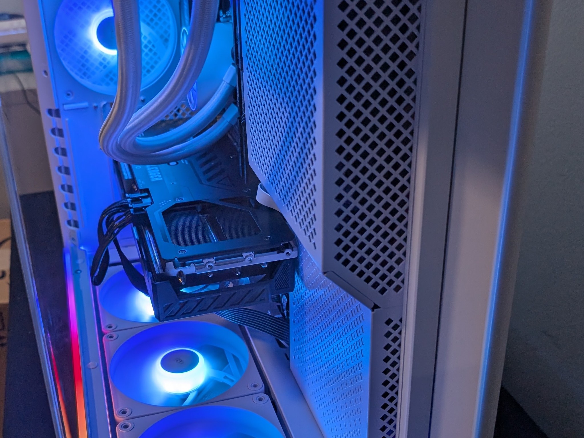 Gaming PC RX 9070-Ryzen 5 9600x-32 GB DDR5 6000-1 TB NVME mostly new
