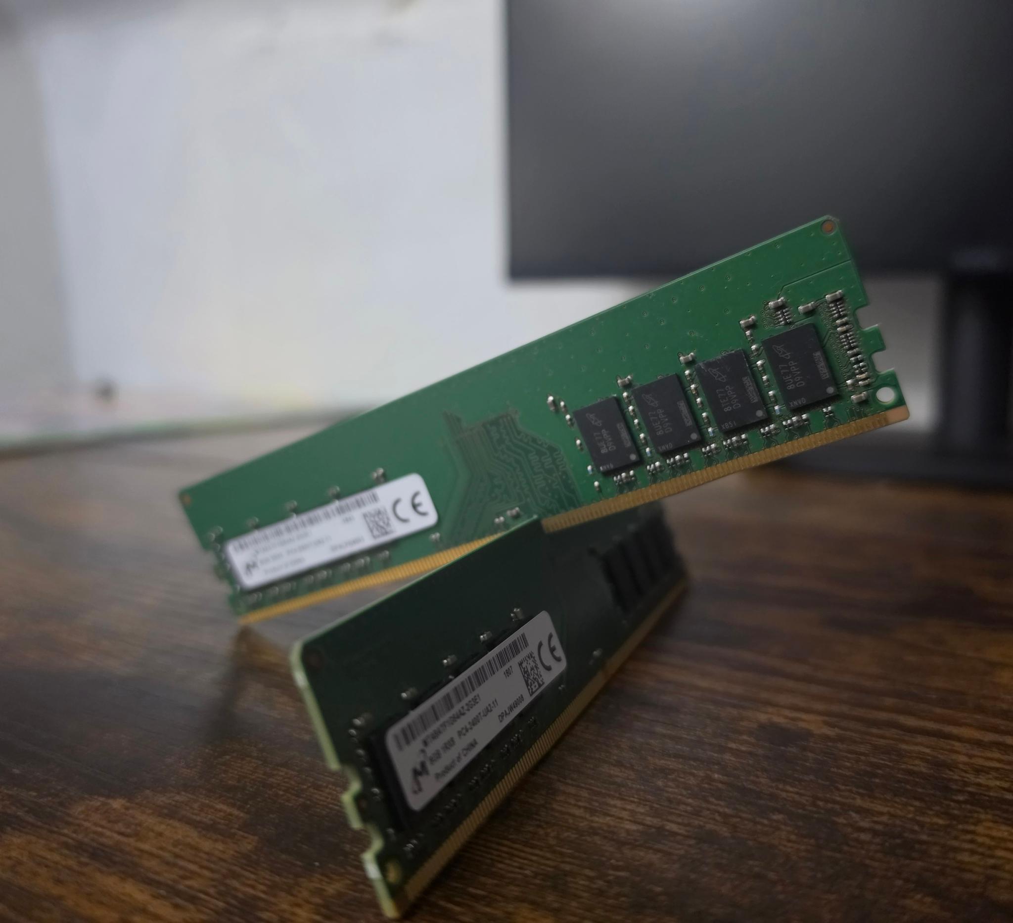 2 (1x8) GB DDR4 2400 Mhz