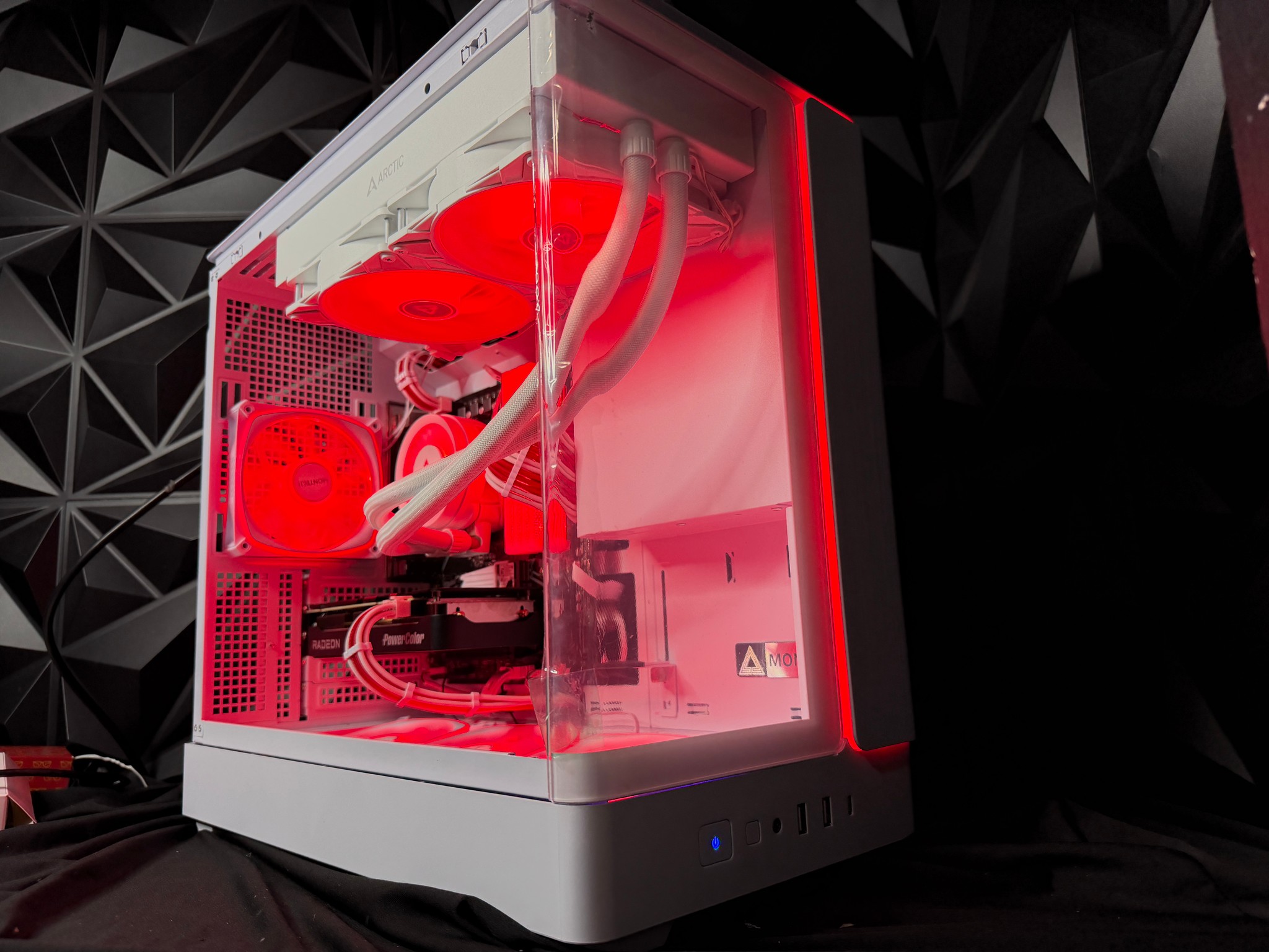 🩸❄️ BLOOD ICE ❄️🩸Ryzen 5 5600X3D| RX 9060XT 16 GB | 32 GB DDR4| 1.25 TB NVMe|750W Gold PSU