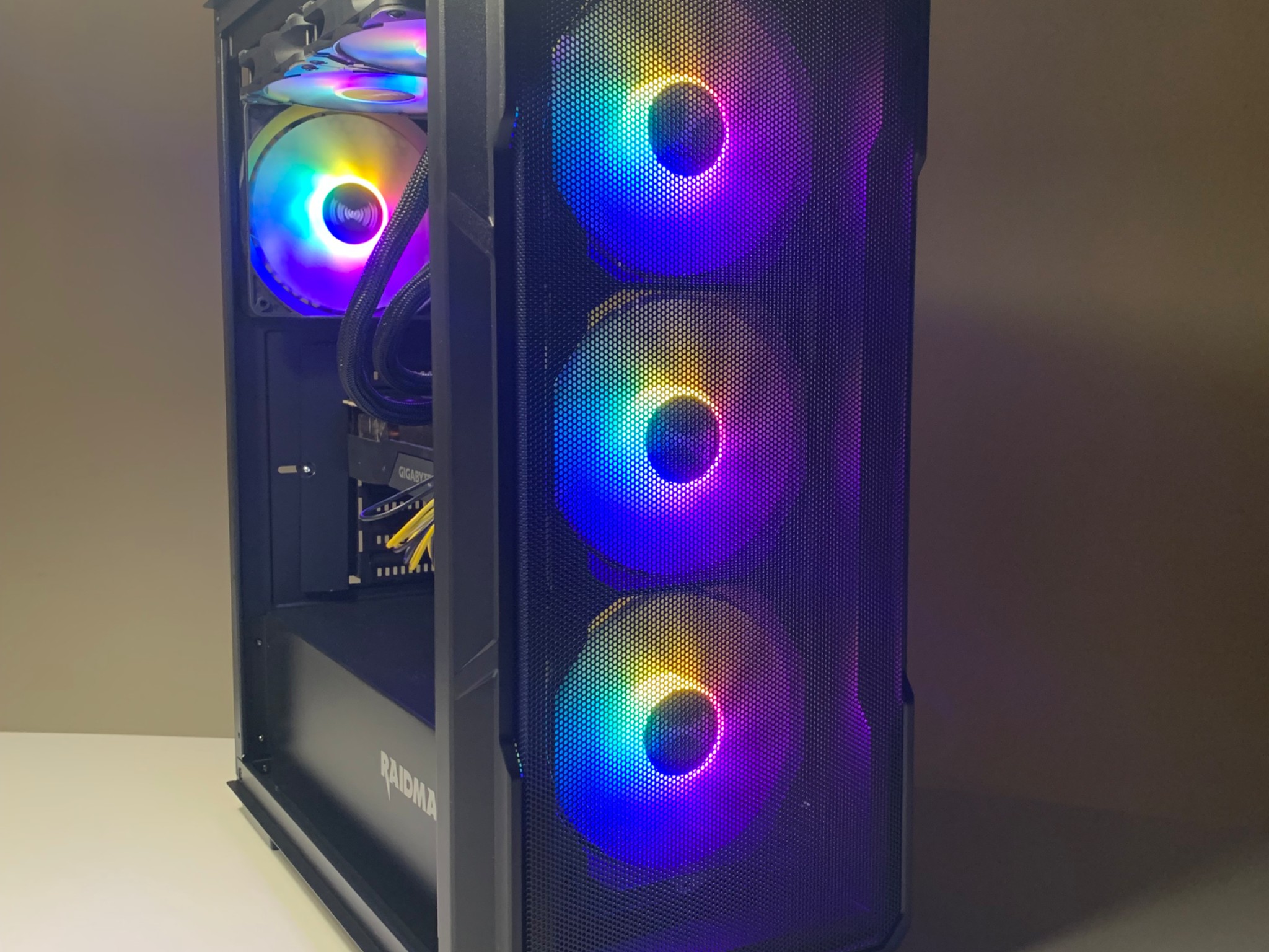 RTX 2080 Super - Ryzen 7 3700X - 32 GB RAM - 2 TB SSD - Workstation/Gaming PC