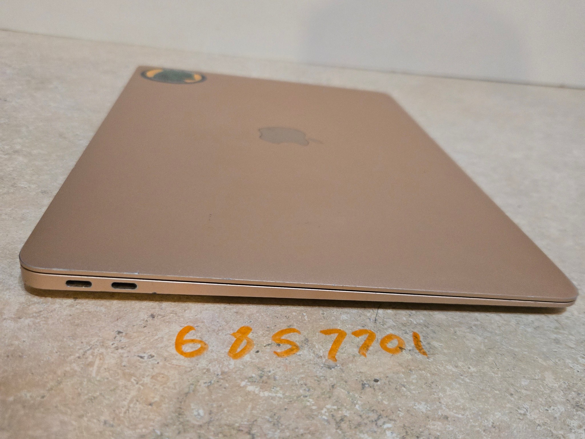 Apple Macbook Air 13 Inch Laptop - 2018 - intel i5 - 256GB SSD - Model A1932