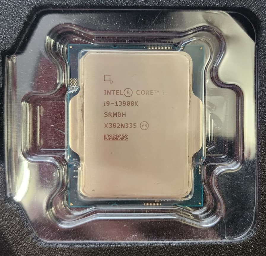 i9-13900k + ASUS Hero Z690 ATX Mobo + 32GB 7200mhz DDR5 Combo